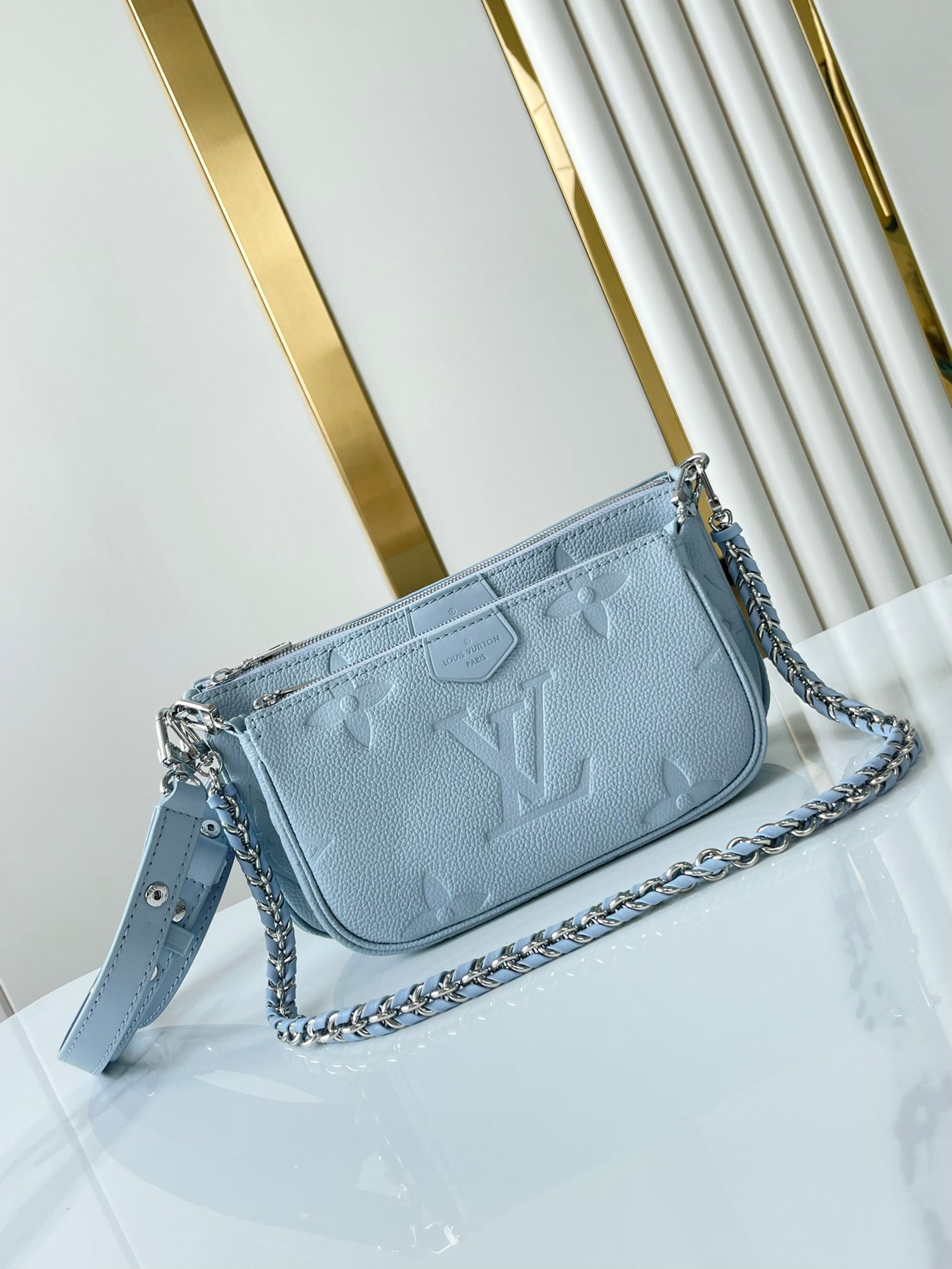 MULTI POCHETTE ACCESSOIRES 24 EN CUIR EMPREINTE MONOGRAMME BLEU BEAU