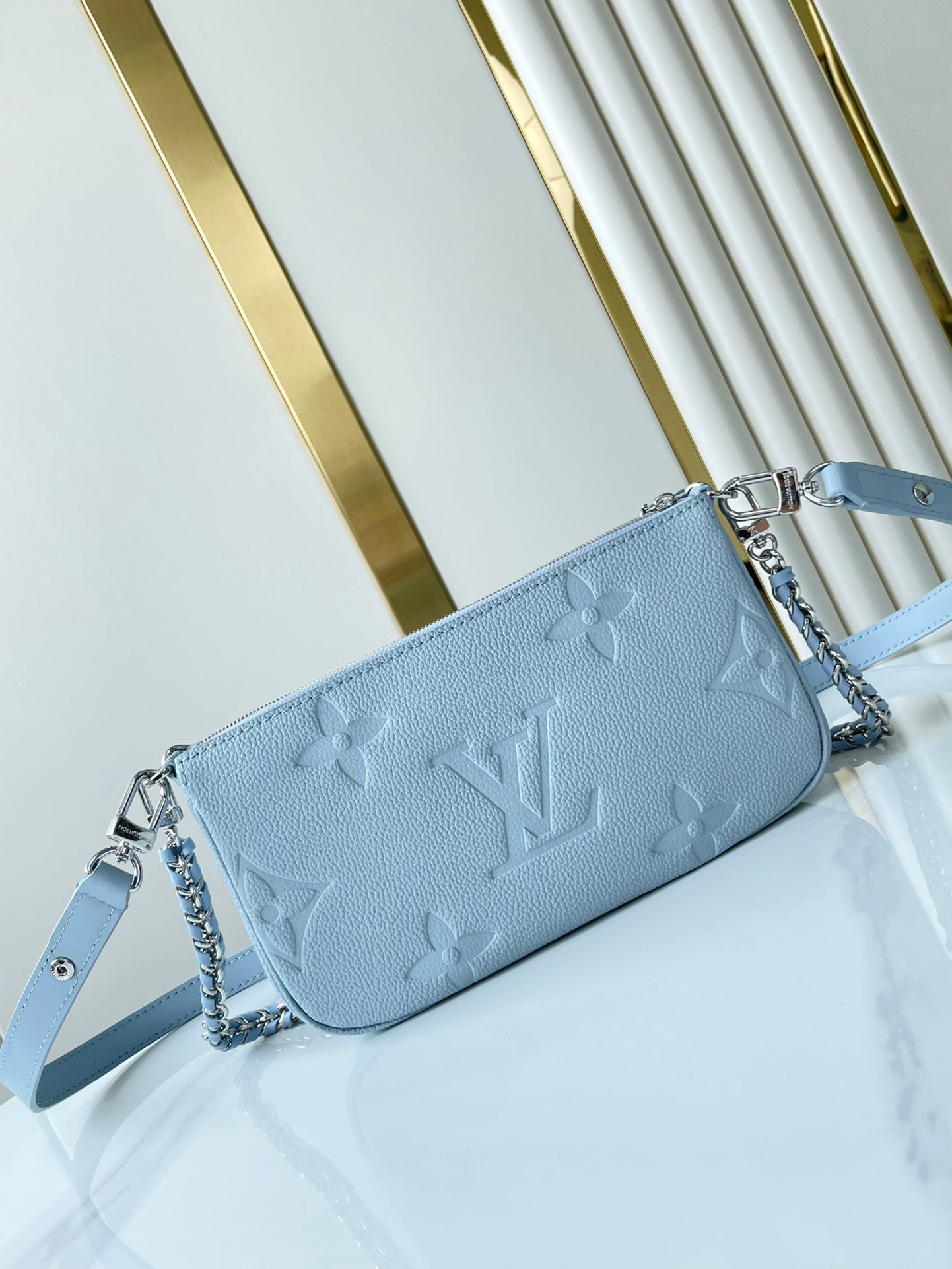 MULTI POCHETTE ACCESSOIRES 24 EN CUIR EMPREINTE MONOGRAMME BLEU BEAU