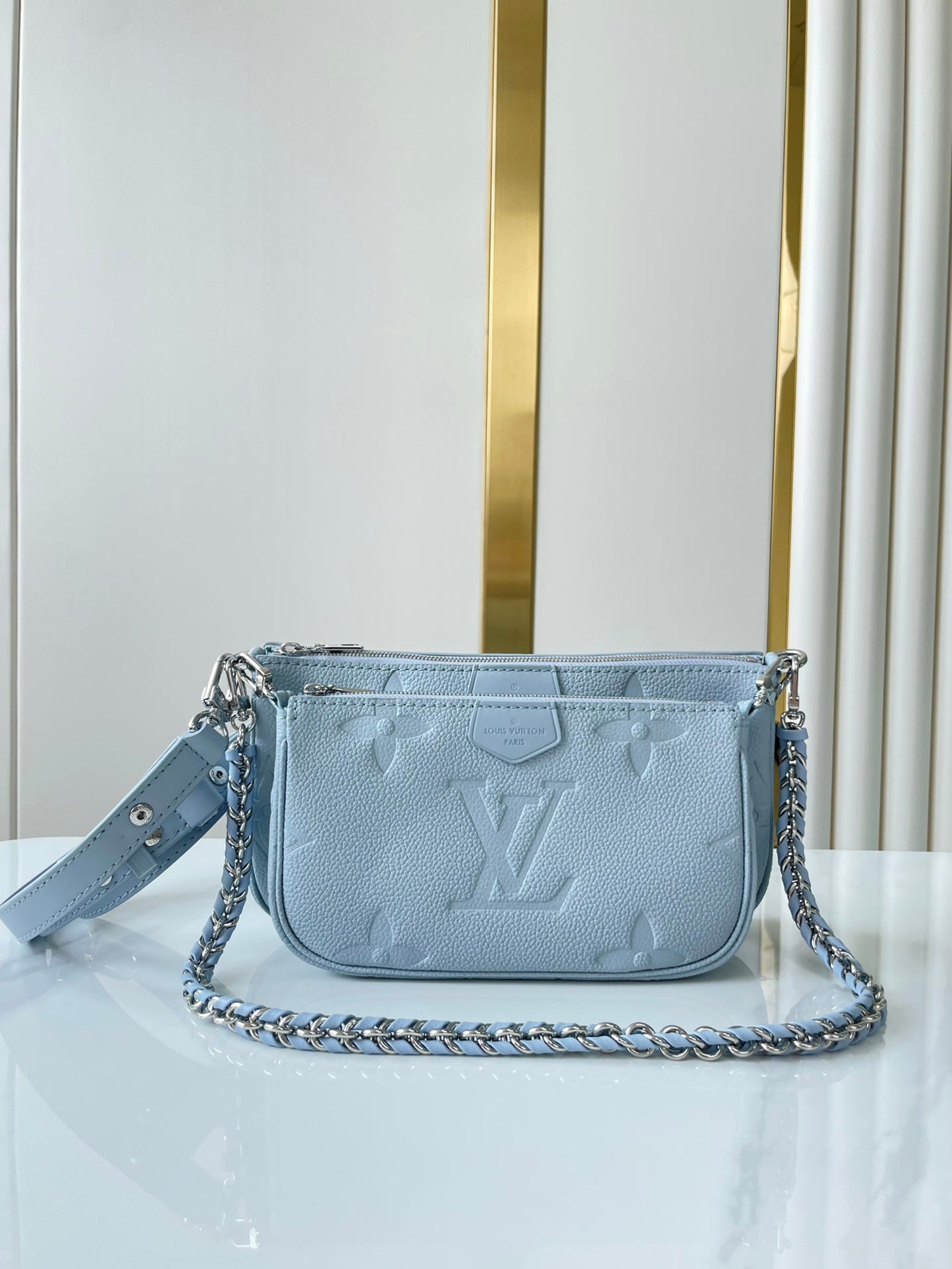 MULTI POCHETTE ACCESSOIRES 24 EN CUIR EMPREINTE MONOGRAMME BLEU BEAU
