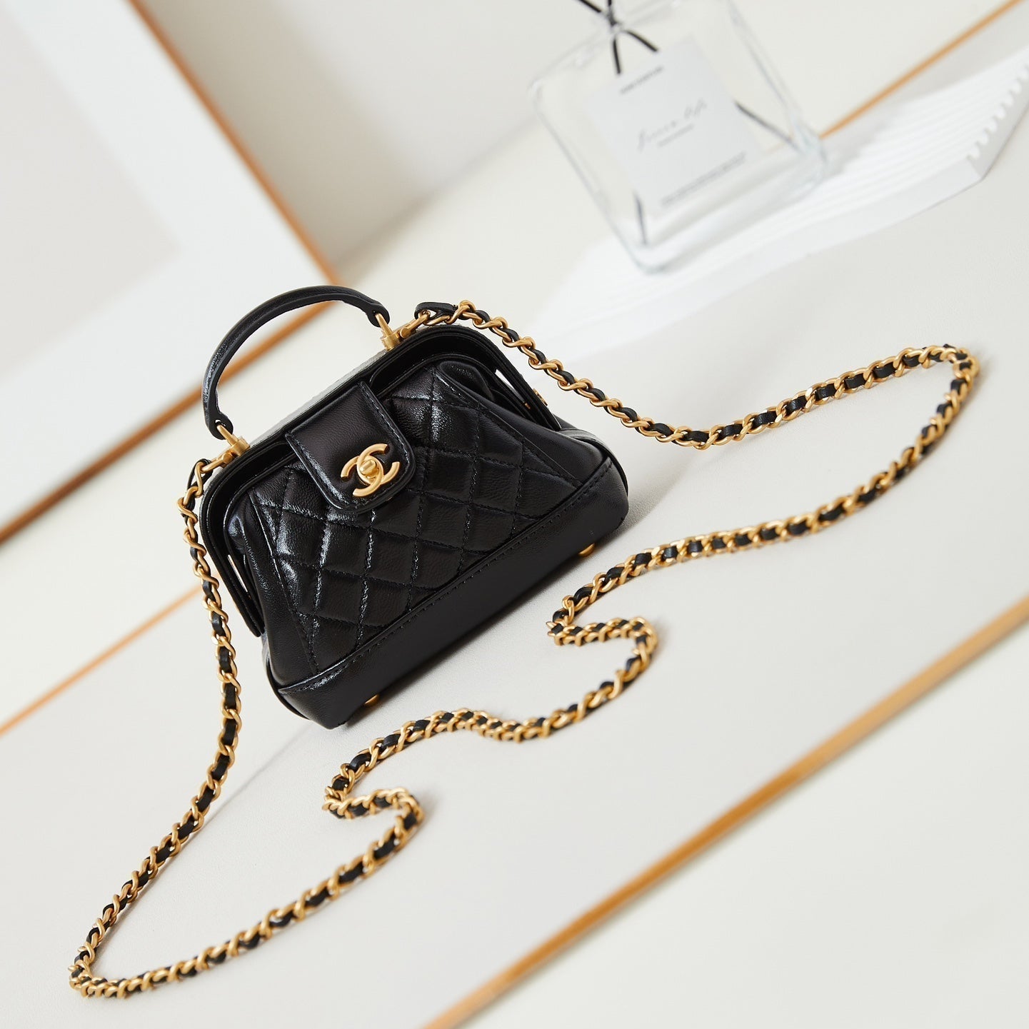 CC 24A MINI TOP HANDLE 13CM BLACK WAX LEATHER GOLD HARDWARE 238455