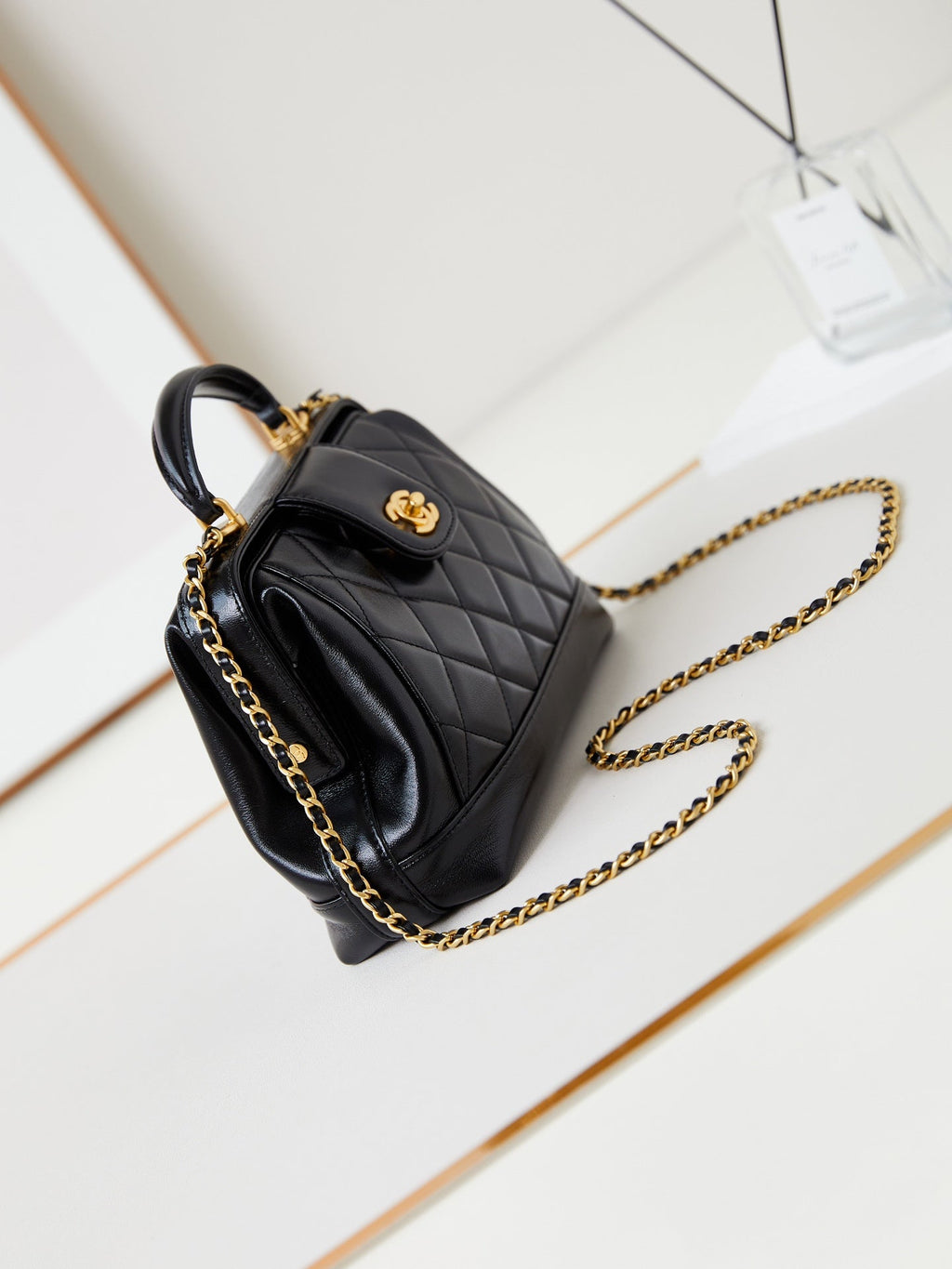 CC 24A TOP HANDLE 23.5CM BLACK WAX LEATHER GOLD HARDWARE 238469