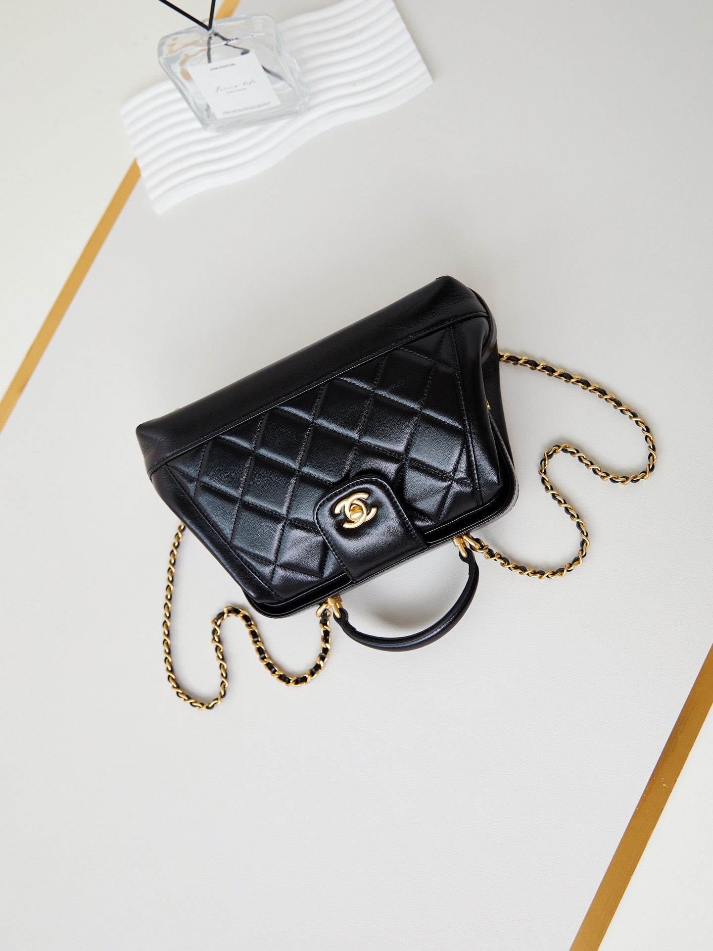CC 24A TOP HANDLE 23.5CM BLACK WAX LEATHER GOLD HARDWARE 238469