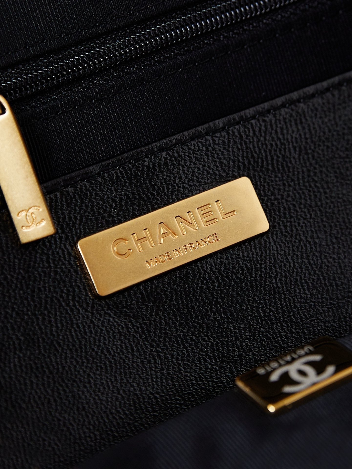 CC 24A TOP HANDLE 23.5CM BLACK WAX LEATHER GOLD HARDWARE 238469