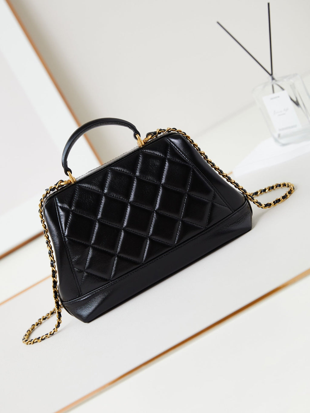 CC 24A TOP HANDLE 23.5CM BLACK WAX LEATHER GOLD HARDWARE 238469