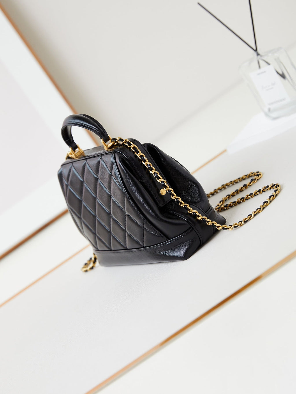 CC 24A TOP HANDLE 23.5CM BLACK WAX LEATHER GOLD HARDWARE 238469