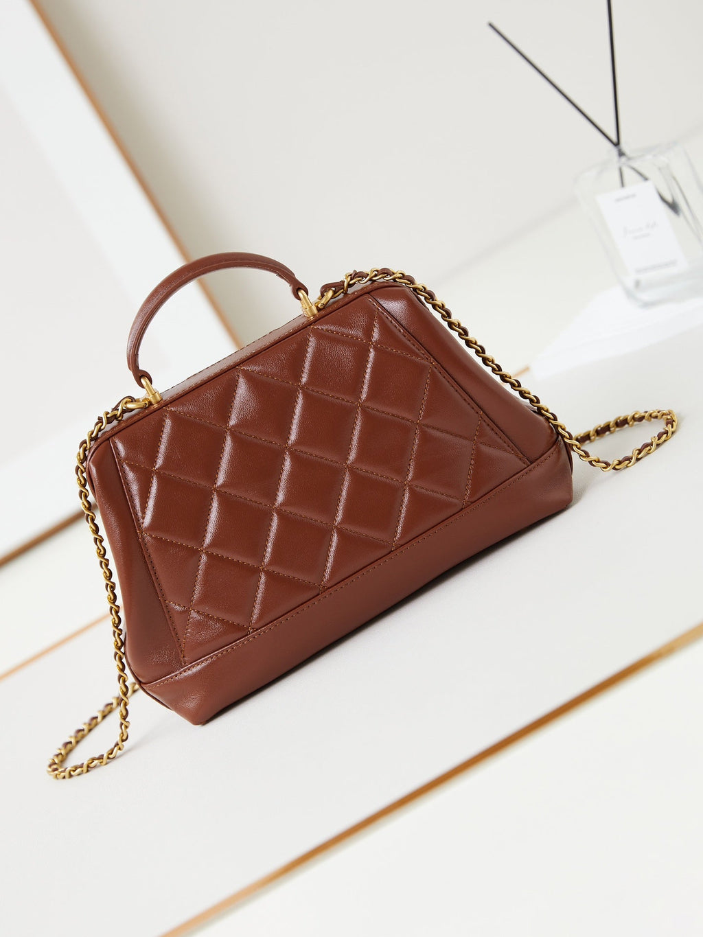 CC 24A TOP HANDLE 23.5CM BROWN WAX LEATHER GOLD HARDWARE 238471