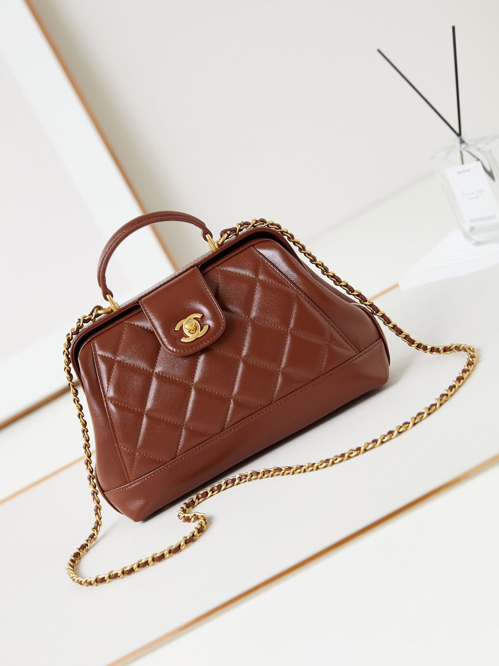 CC 24A TOP HANDLE 23.5CM BROWN WAX LEATHER GOLD HARDWARE 238471