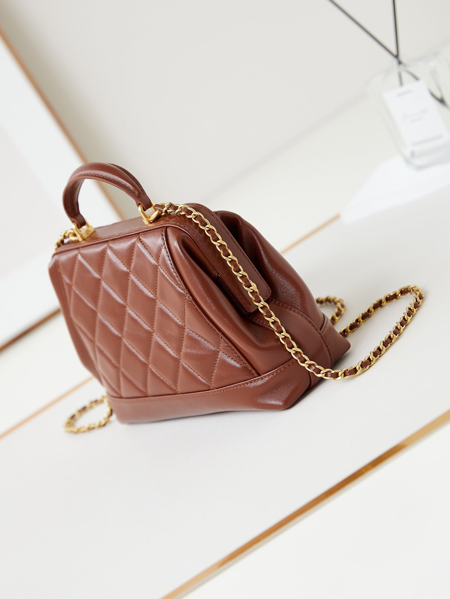 CC 24A TOP HANDLE 23.5CM BROWN WAX LEATHER GOLD HARDWARE 238471