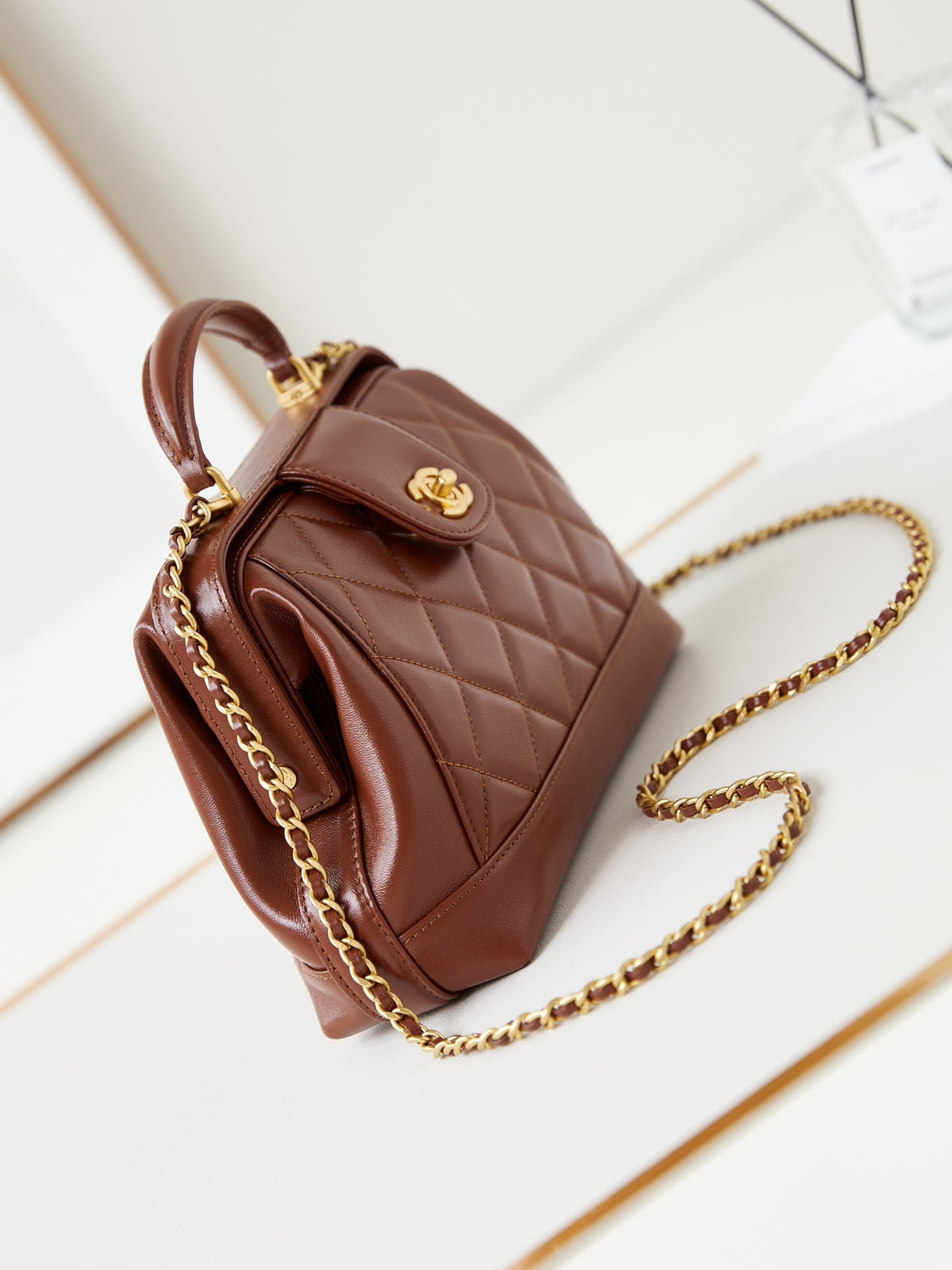 CC 24A TOP HANDLE 23.5CM BROWN WAX LEATHER GOLD HARDWARE 238471