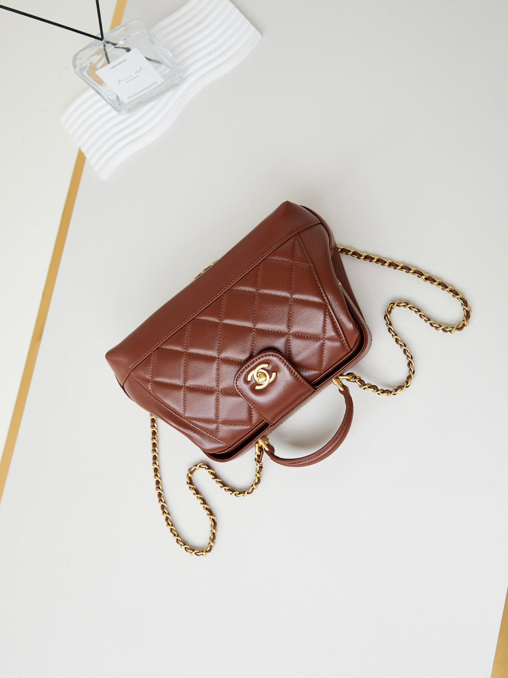 CC 24A TOP HANDLE 23.5CM BROWN WAX LEATHER GOLD HARDWARE 238471