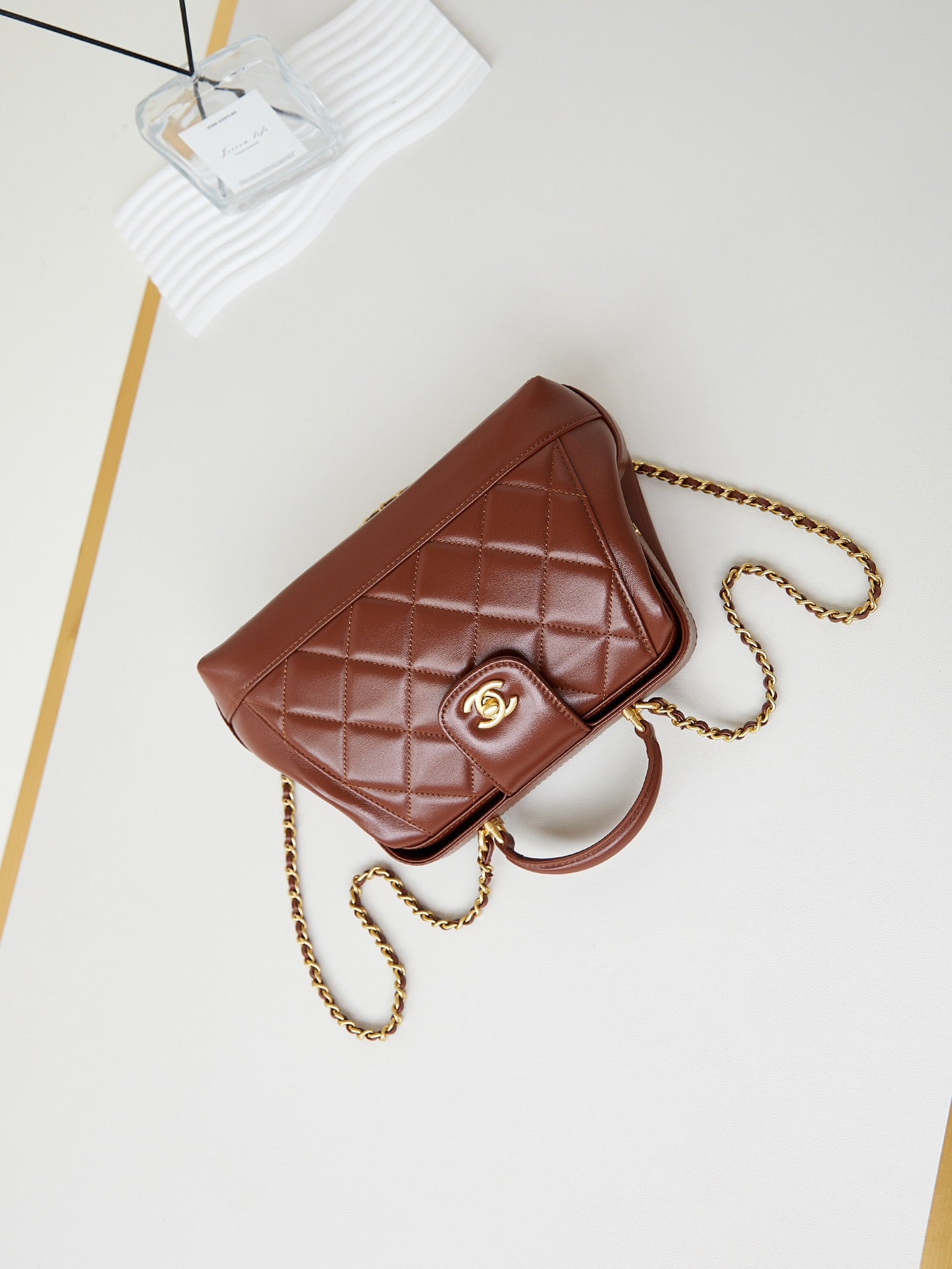 CC 24A TOP HANDLE 23.5CM BROWN WAX LEATHER GOLD HARDWARE 238471