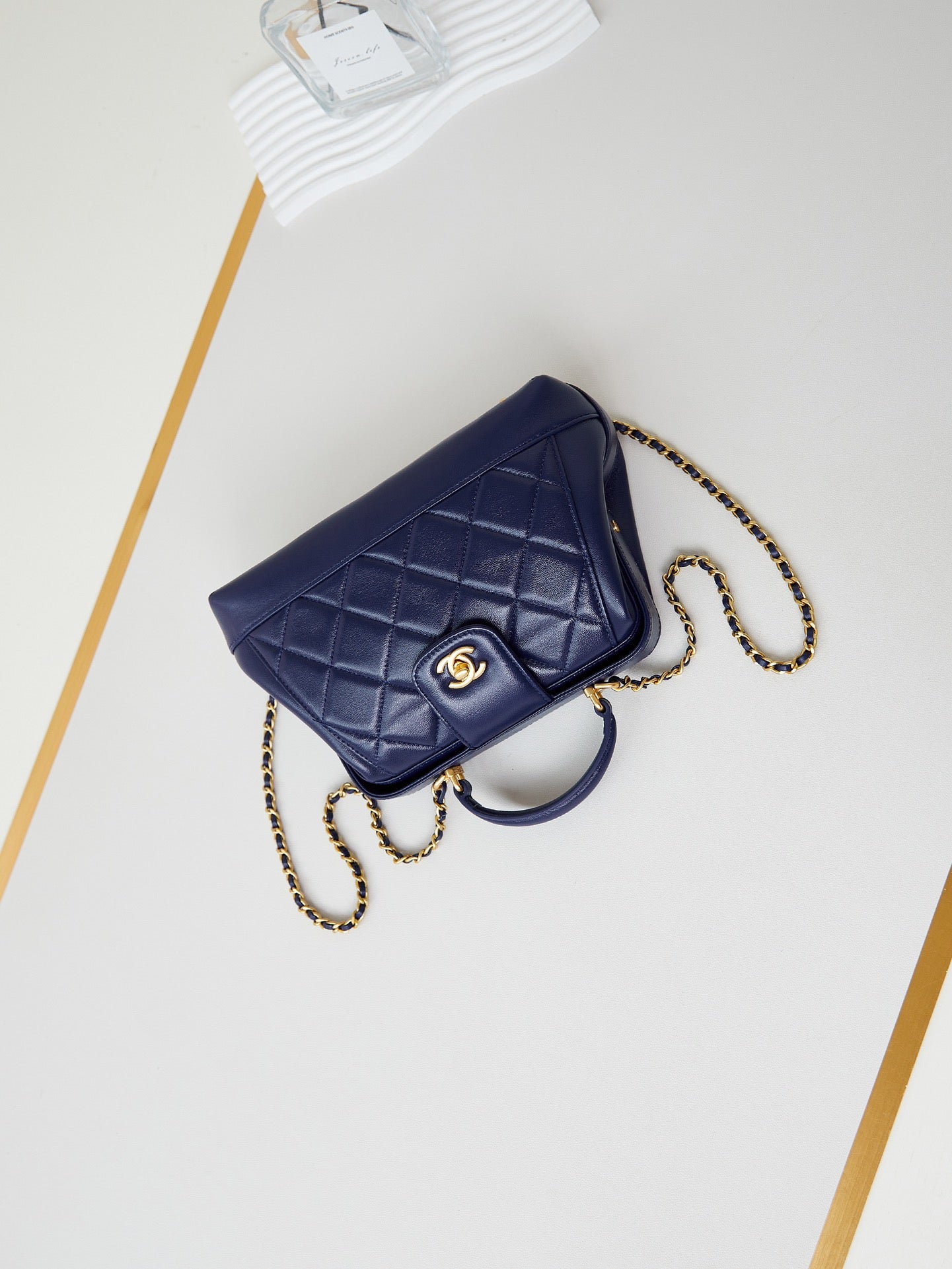 CC 24A TOP HANDLE 23.5CM NIGHT BLUE WAX LEATHER GOLD HARDWARE 238473