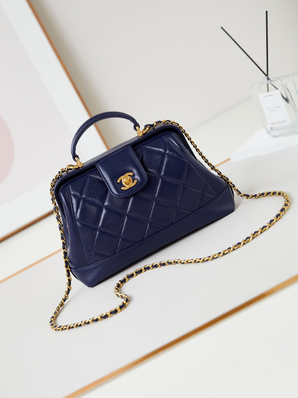 CC 24A TOP HANDLE 23.5CM NIGHT BLUE WAX LEATHER GOLD HARDWARE 238473