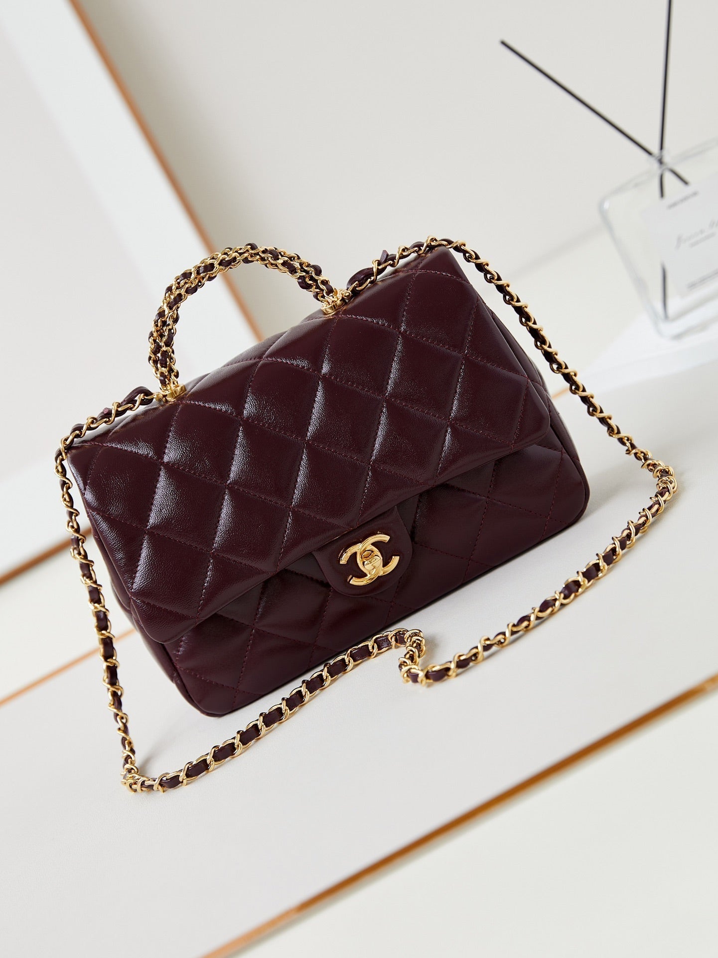 CC FLAP BAG WITH TOP HANDLE 25CM WINE RED SHEEPSKIN GOLD HARDWARE 238481