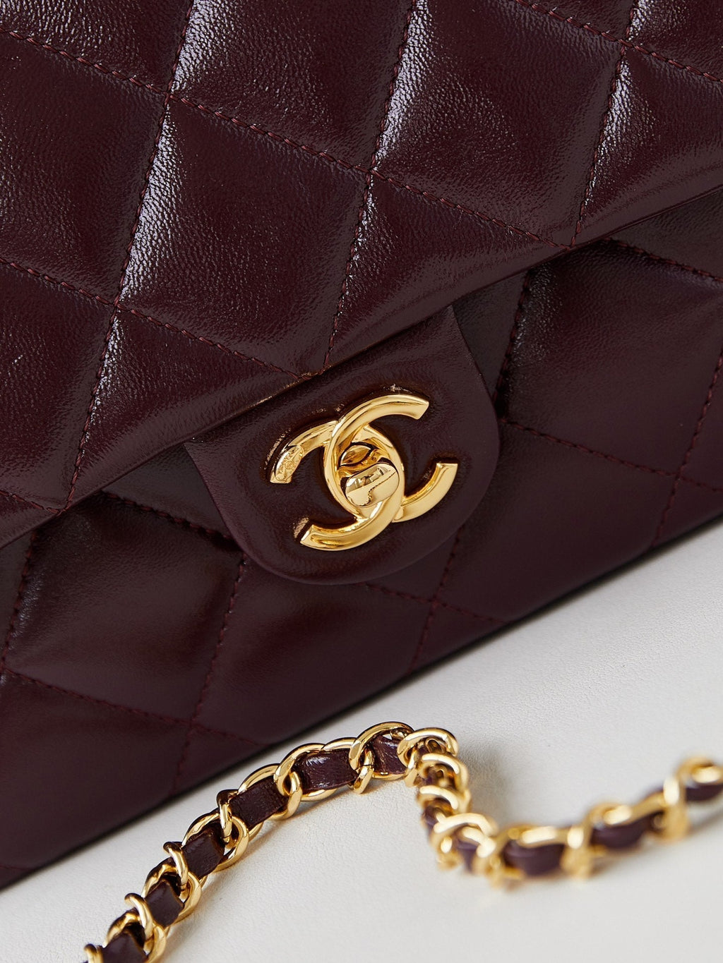 CC FLAP BAG WITH TOP HANDLE 25CM WINE RED SHEEPSKIN GOLD HARDWARE 238481