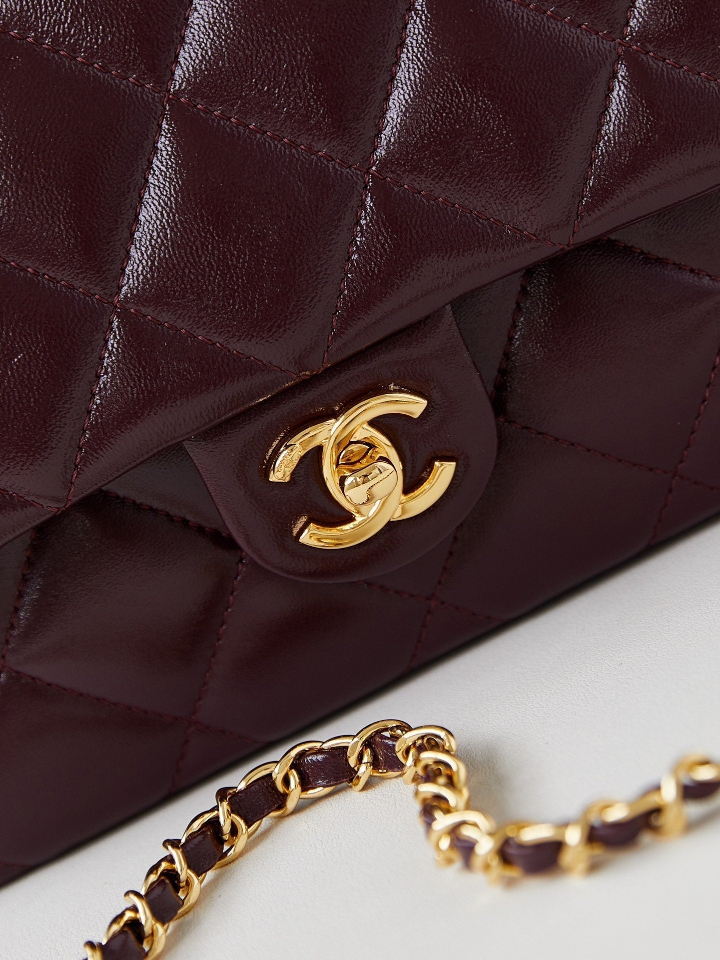 CC FLAP BAG WITH TOP HANDLE 25CM WINE RED SHEEPSKIN GOLD HARDWARE 238481