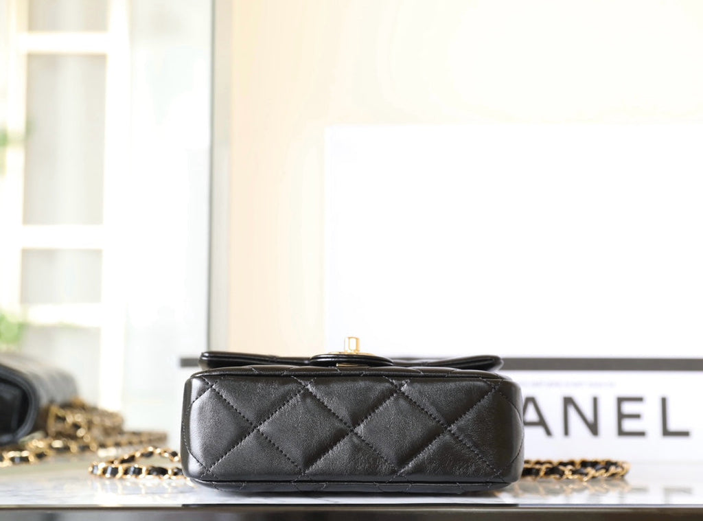 24B MINI FLAP BAG WITH TOP HANDLE 19CM BLACK LAMBSKIN