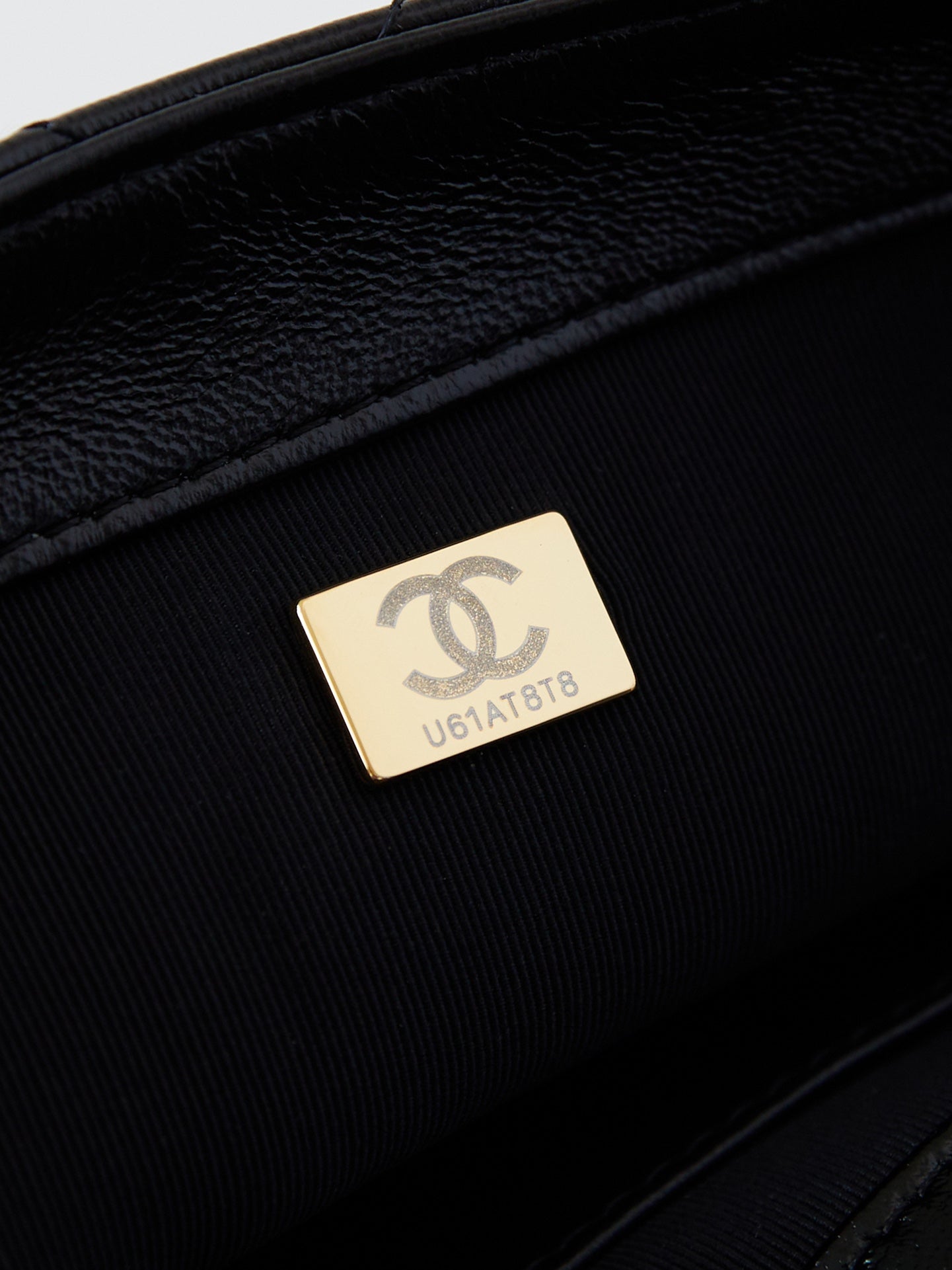 CC 24B MINI SAC À RABAT 20 CM CUIR D'AGNEAU NOIR QUINCAILLERIE DORÉ