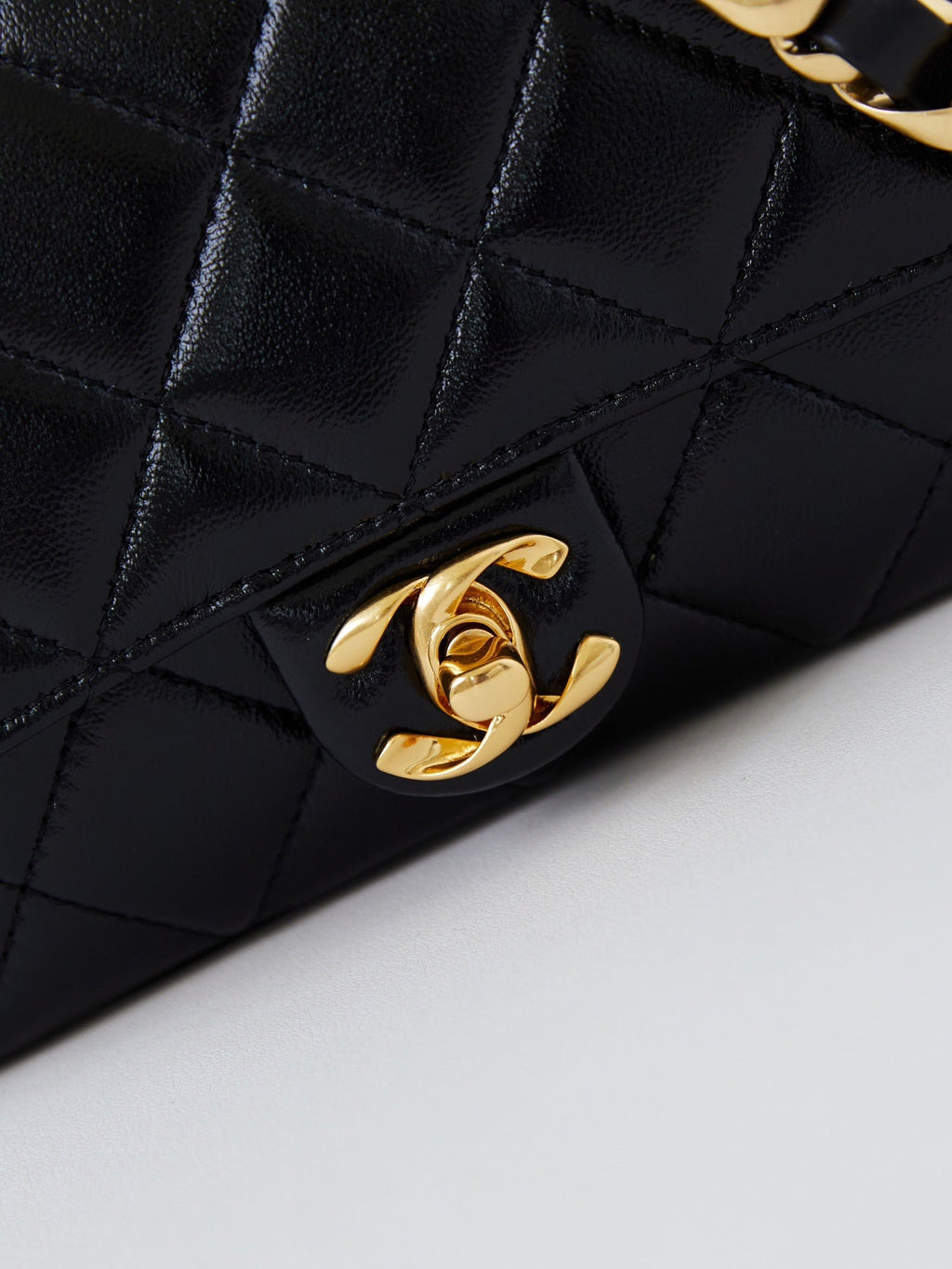 CC 24B MINI FLAP BAG 20CM BLACK LAMBSKIN GOLD HARDWARE