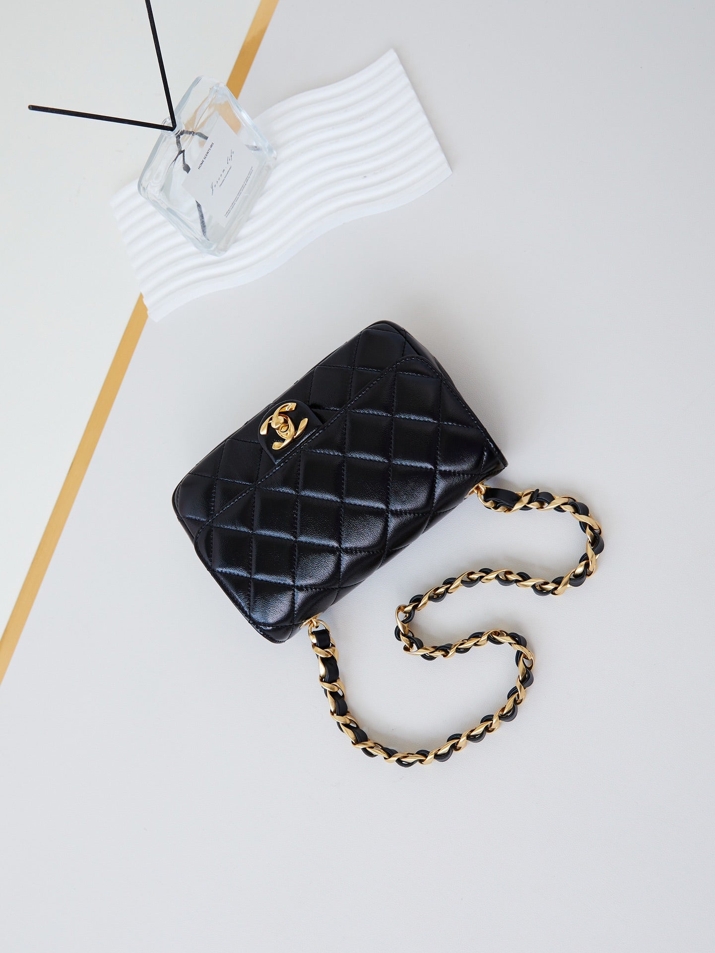 CC 24B MINI FLAP BAG 20CM BLACK LAMBSKIN GOLD HARDWARE