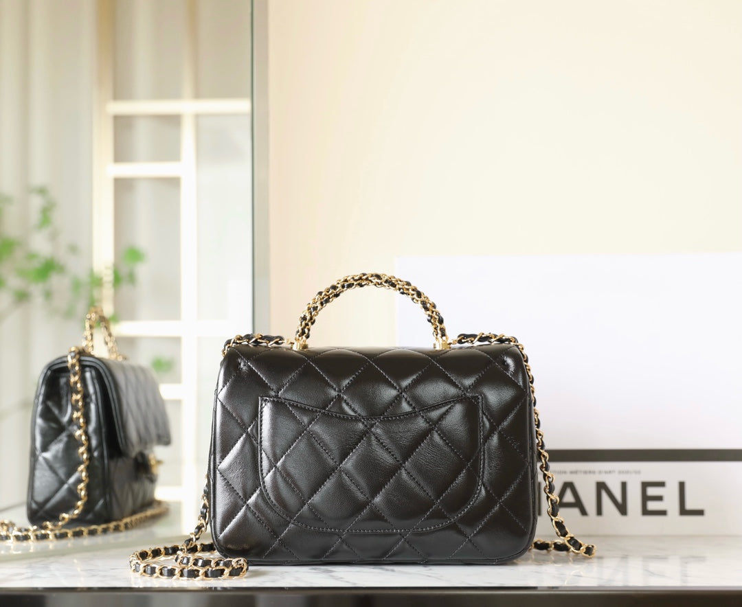 24B PETIT SAC À RABAT AVEC POIGNÉE SUPÉRIEURE 25 CM EN CUIR D'AGNEAU NOIR