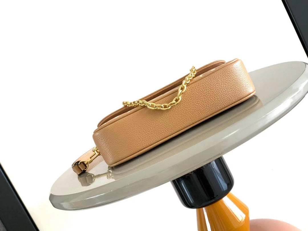 IVY 23 EN CUIR CRÈME ARIZONA MONOGRAMME EMPREINTE QUINCAILLERIE DORÉ