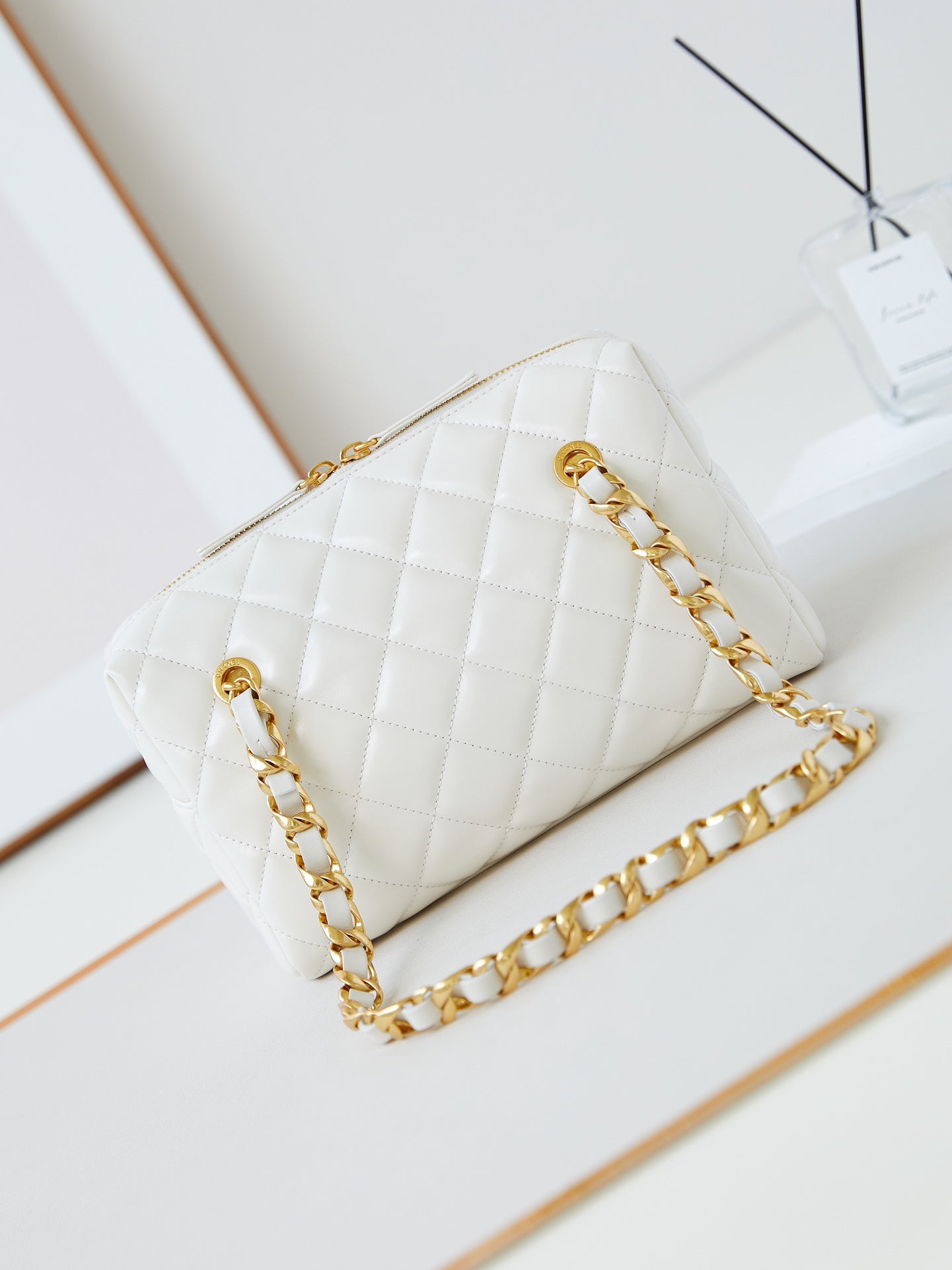 SAC BOWLING CC 24K 25CM EN CUIR D'AGNEAU CIRÉ BLANC