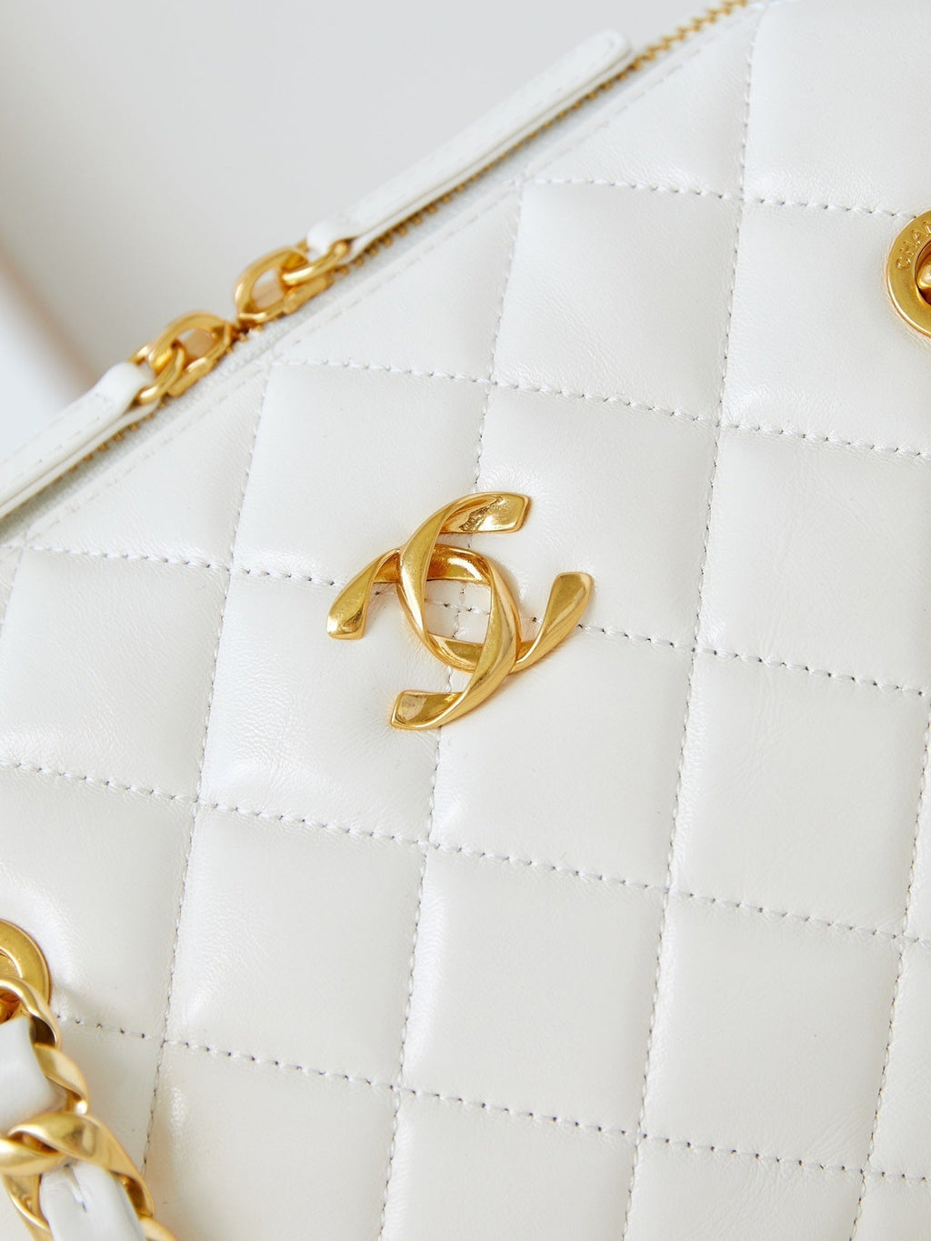 SAC BOWLING CC 24K 25CM EN CUIR D'AGNEAU CIRÉ BLANC