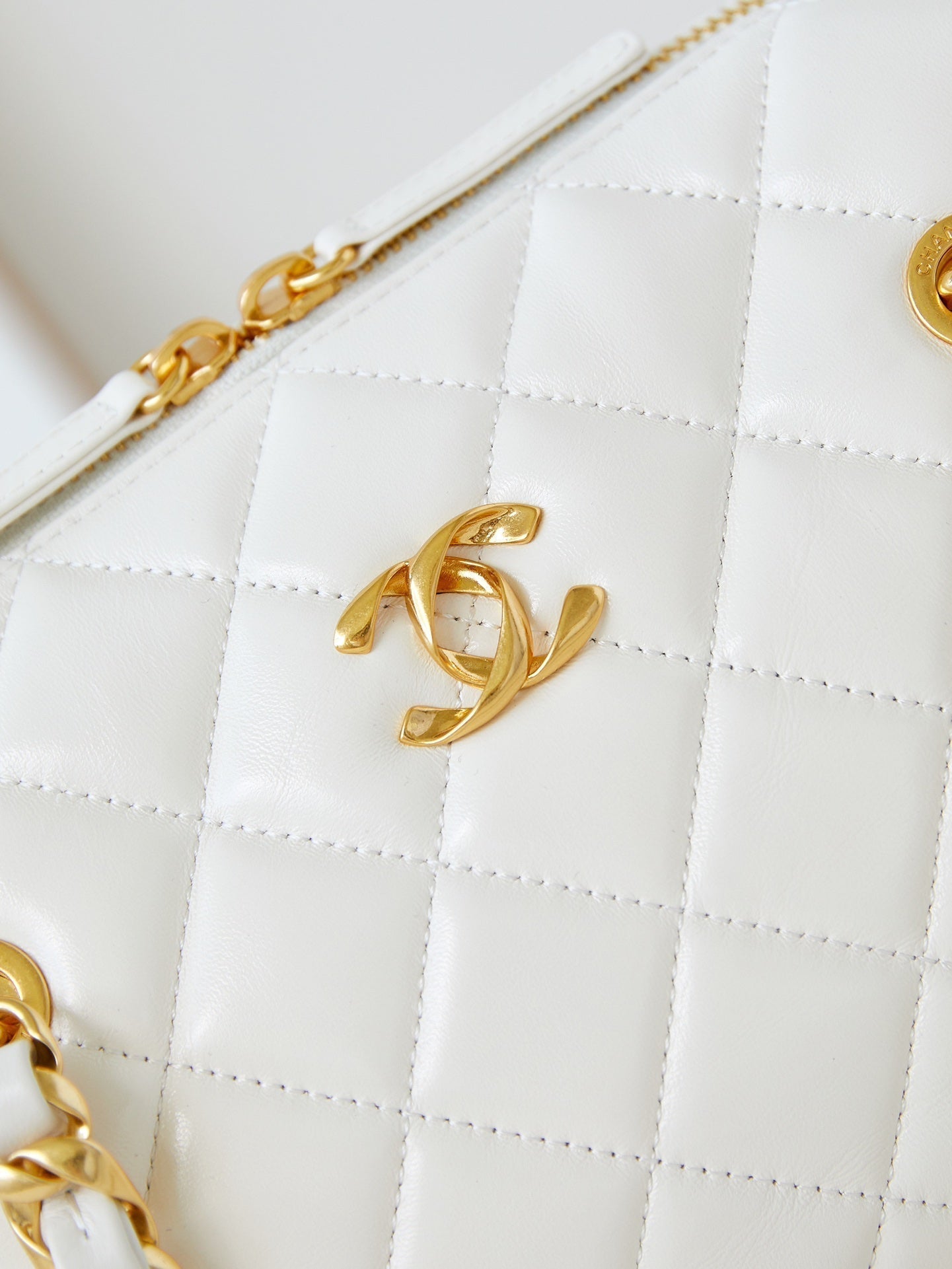 SAC BOWLING CC 24K 25CM EN CUIR D'AGNEAU CIRÉ BLANC