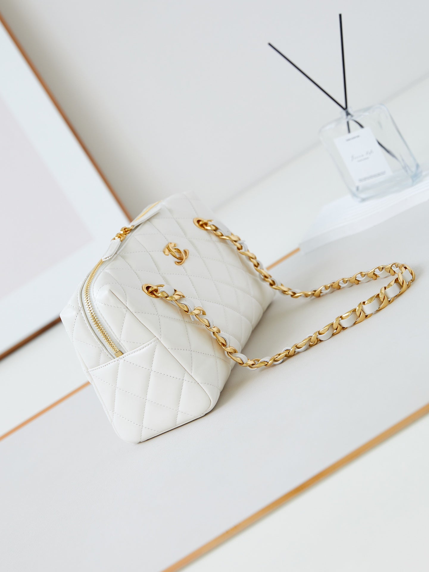 SAC BOWLING CC 24K 25CM EN CUIR D'AGNEAU CIRÉ BLANC