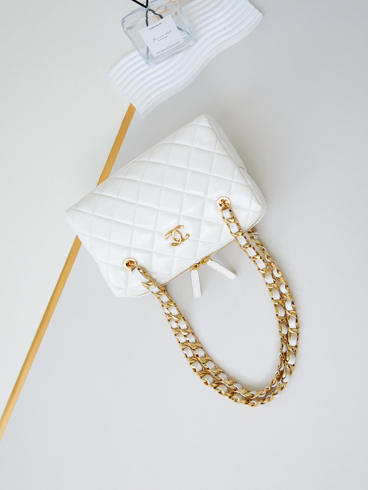 SAC BOWLING CC 24K 25CM EN CUIR D'AGNEAU CIRÉ BLANC