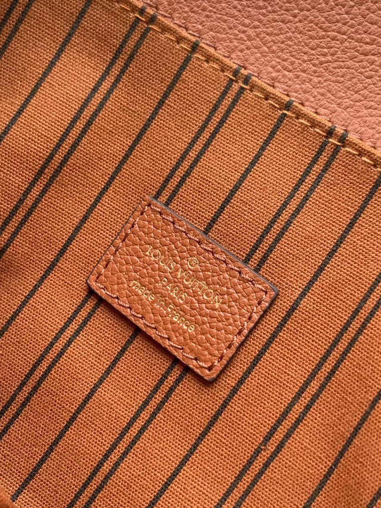 POCHETTE MÉTIS 25 EN CUIR MONOGRAMME EMPREINTE COGNAC QUINCAILLERIE OR