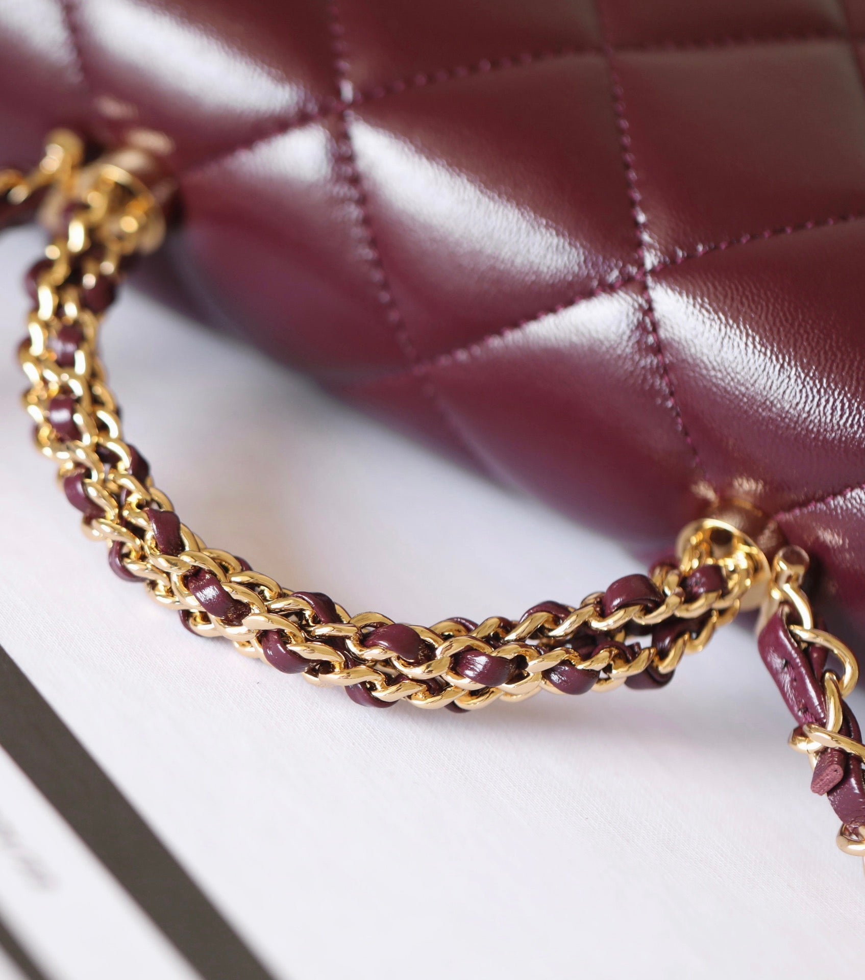 24B MINI FLAP BAG WITH TOP HANDLE 19CM BURGUNDY LAMBSKIN