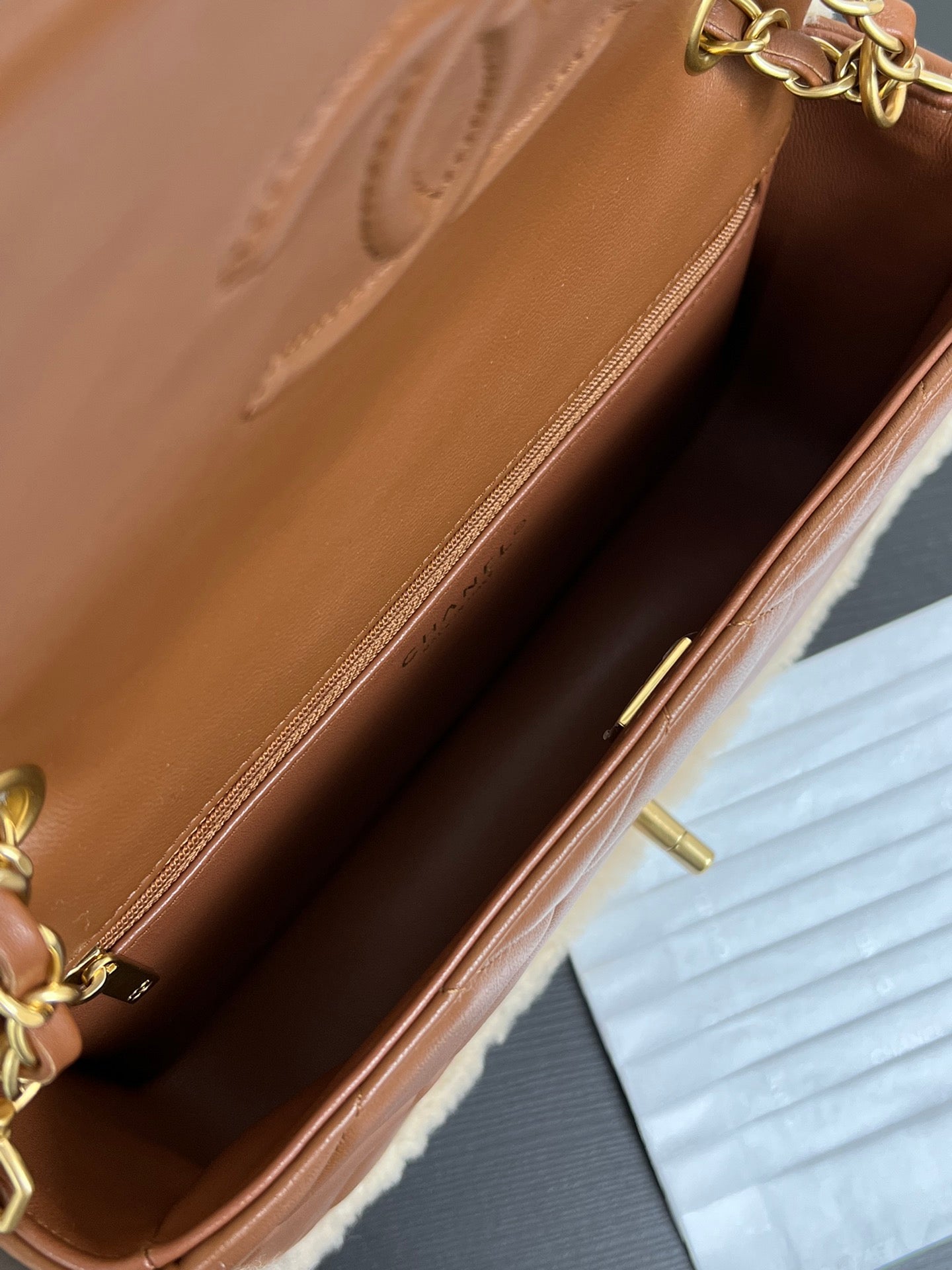 FLAP BAG SMALL 23CM BEIGE BROWN SHERLING LAMBSKIN GOLD HARDWARE