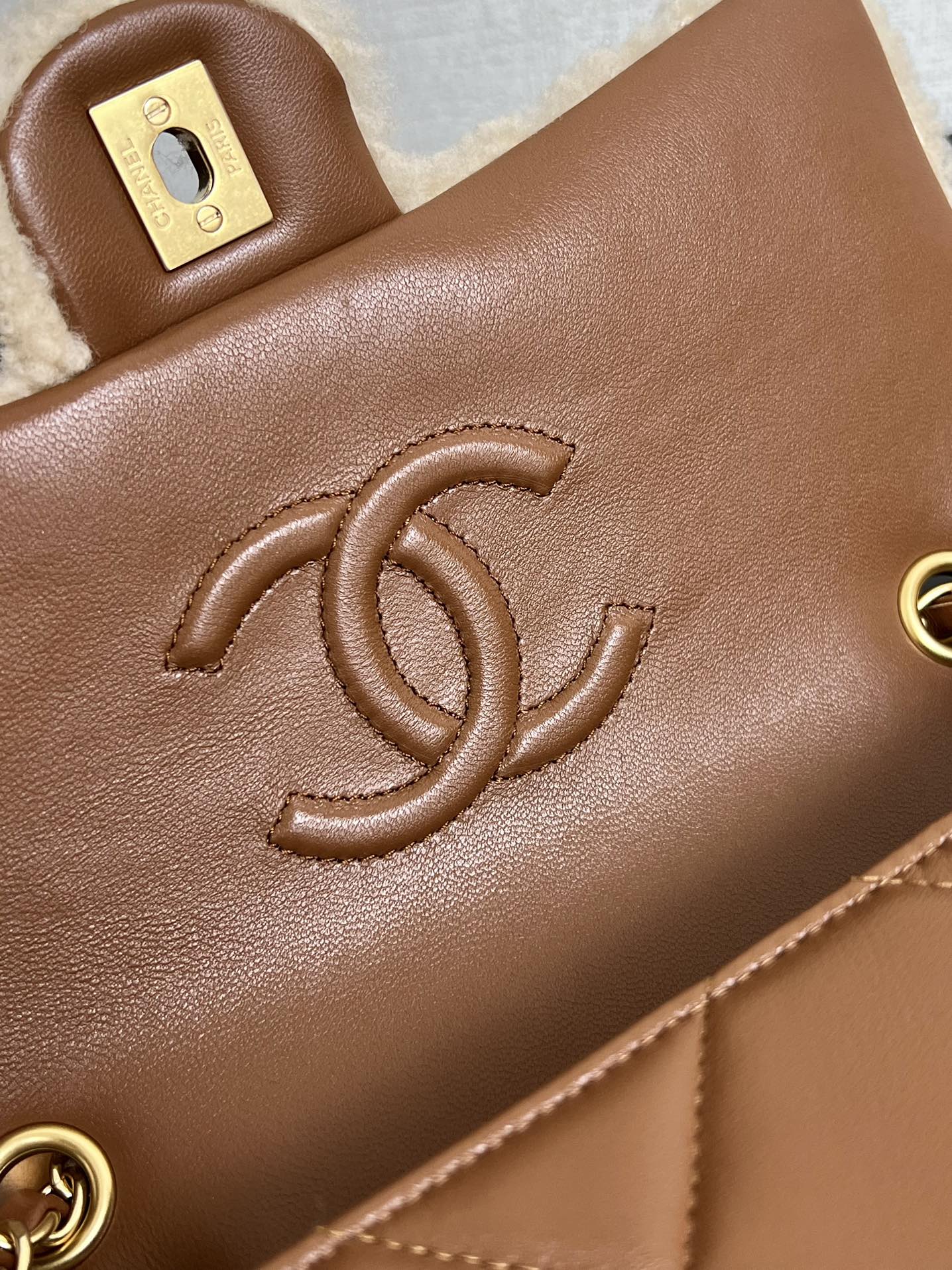 FLAP BAG SMALL 23CM BEIGE BROWN SHERLING LAMBSKIN GOLD HARDWARE