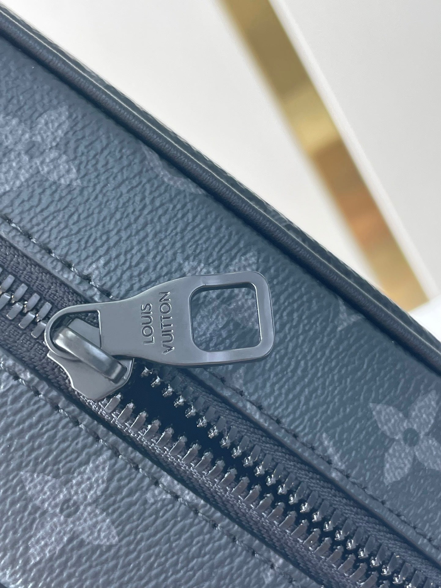 MINI COFFRE SOUPLE 18 PO MONOGRAMME GUN METAL TOILE ECLIPSE