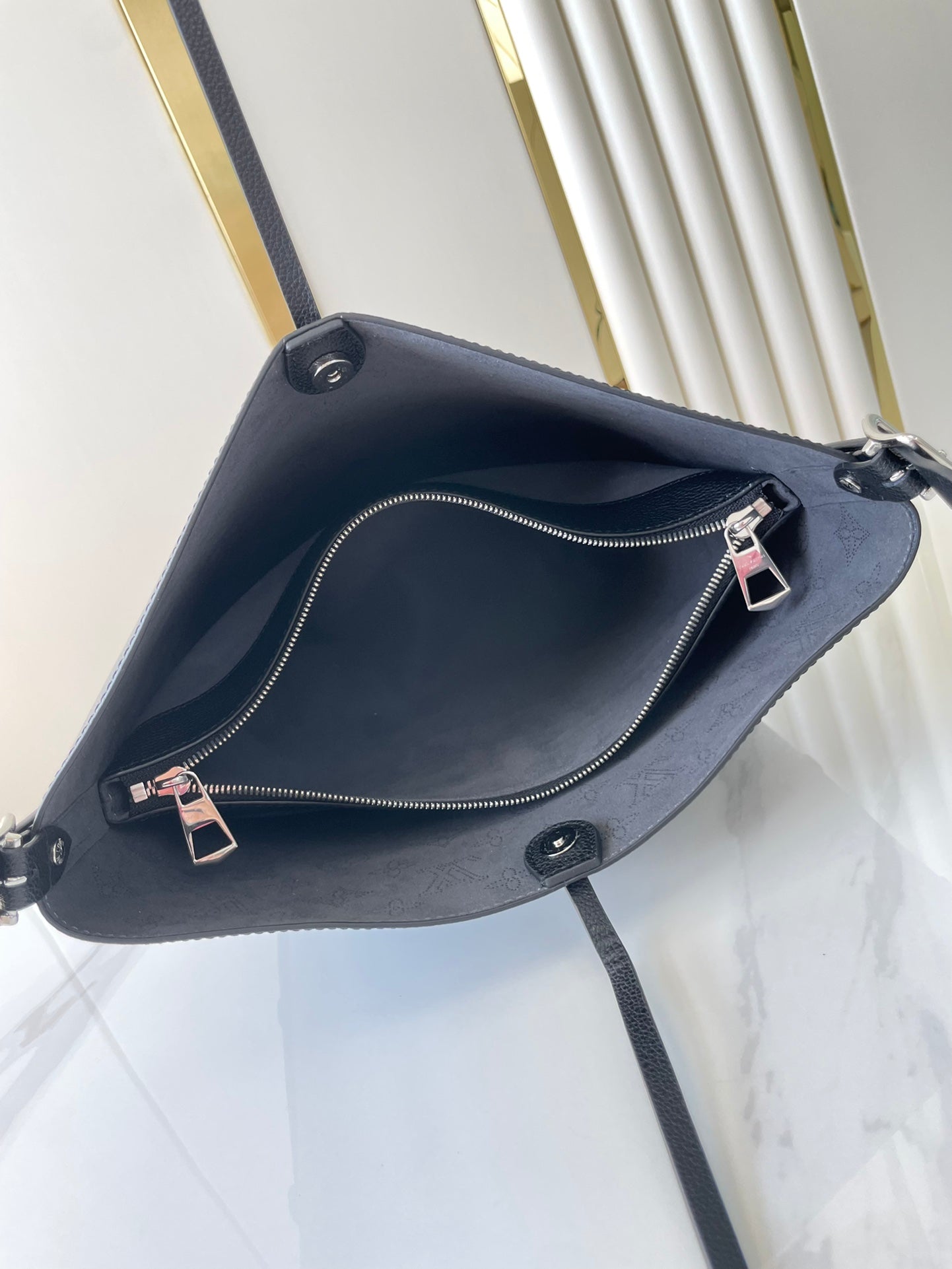 FLORE 28 EN CUIR DE VEAU PERFORÉ ANTHRACITE