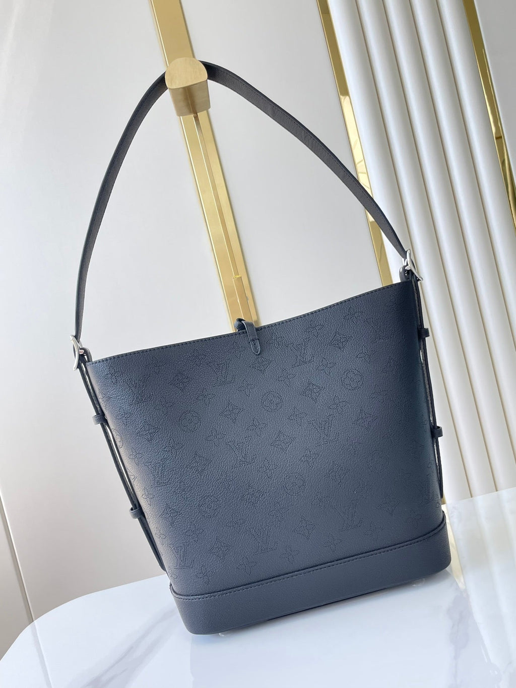 FLORE 28 EN CUIR DE VEAU PERFORÉ ANTHRACITE