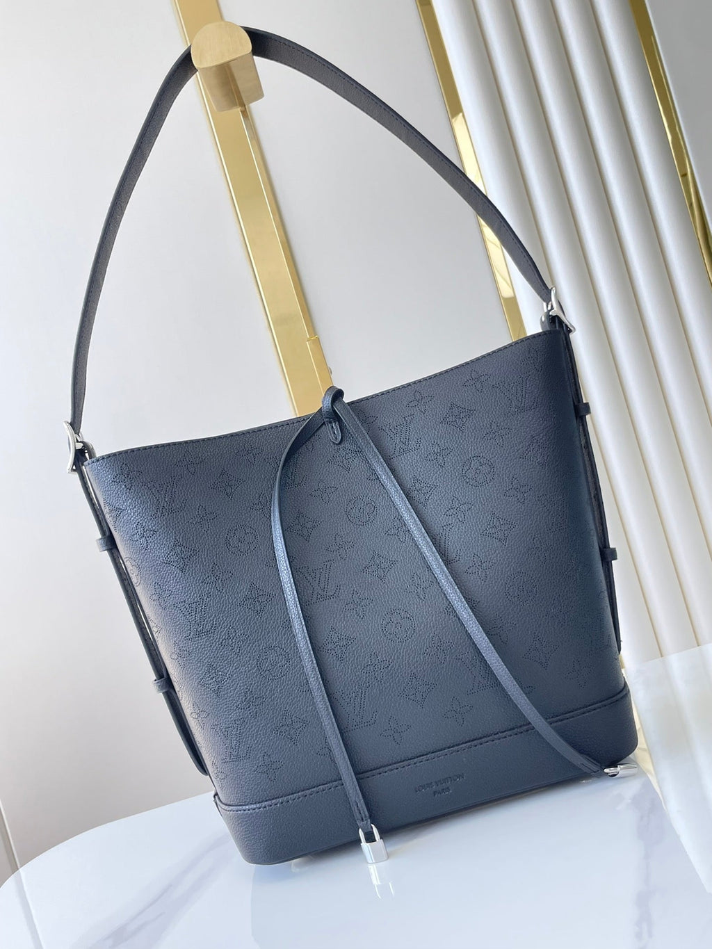 FLORE 28 EN CUIR DE VEAU PERFORÉ ANTHRACITE