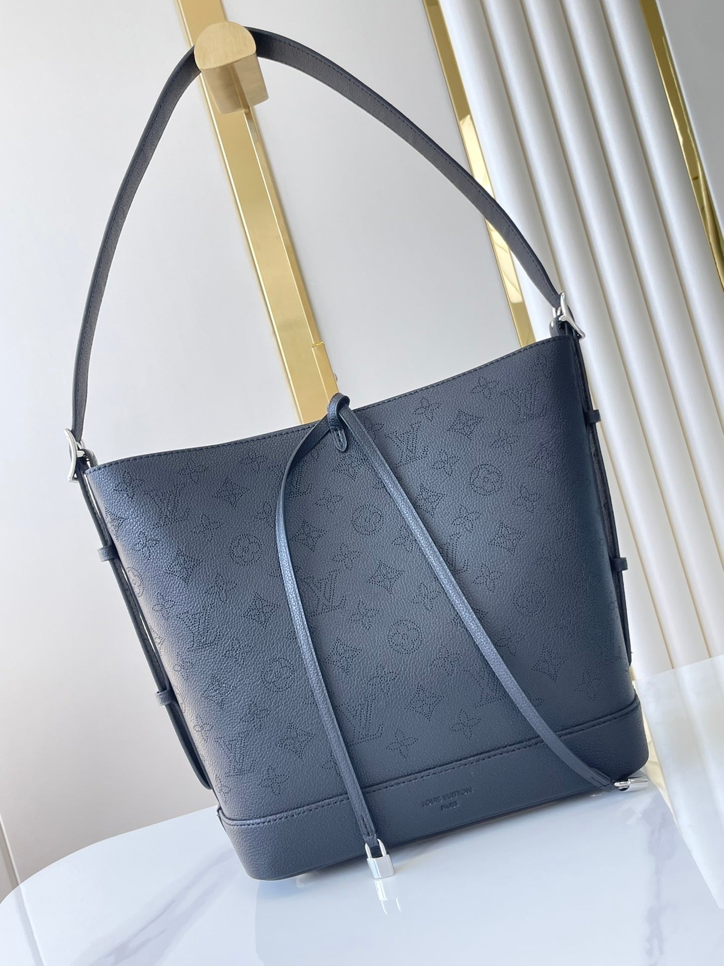 FLORE 28 EN CUIR DE VEAU PERFORÉ ANTHRACITE