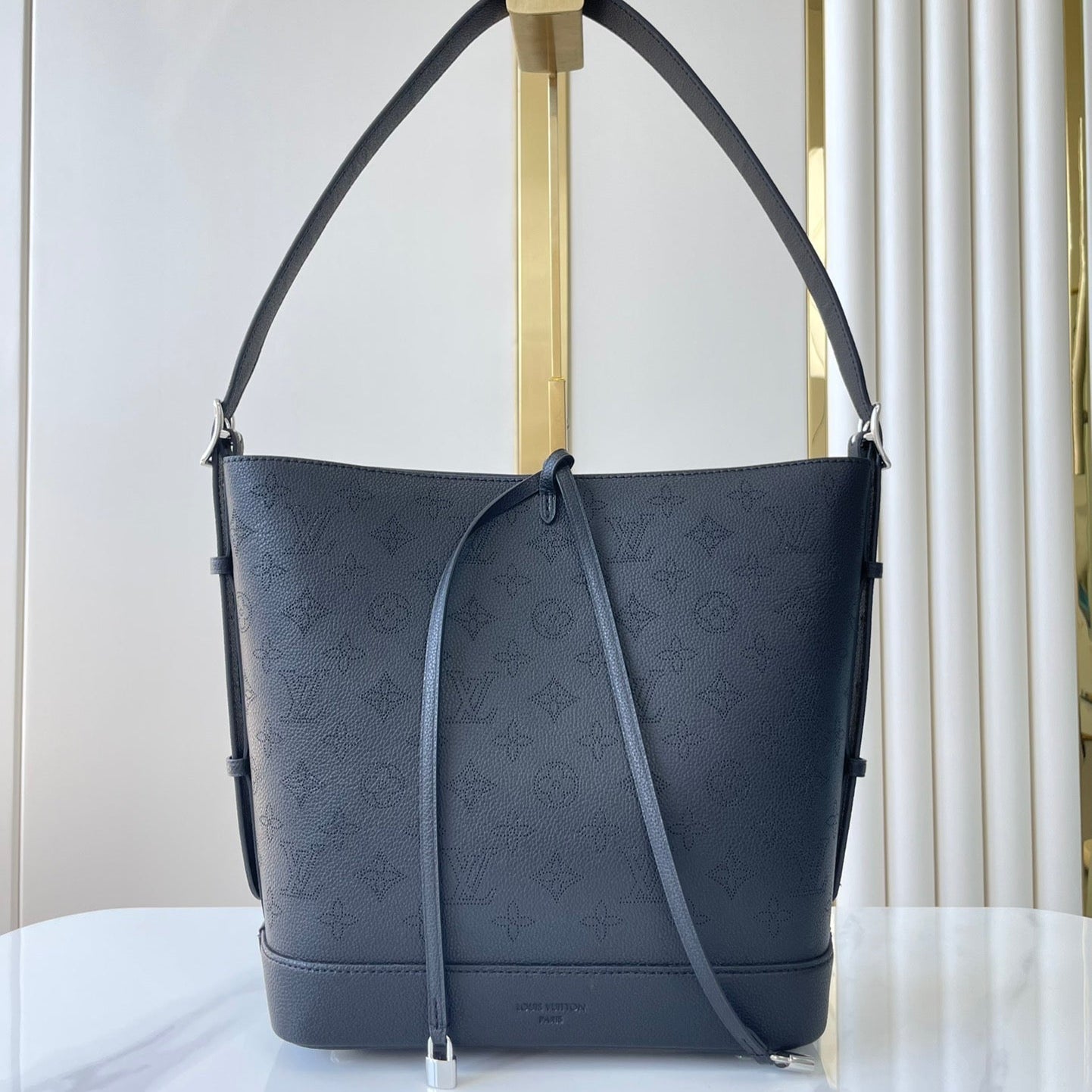 FLORE 28 EN CUIR DE VEAU PERFORÉ ANTHRACITE