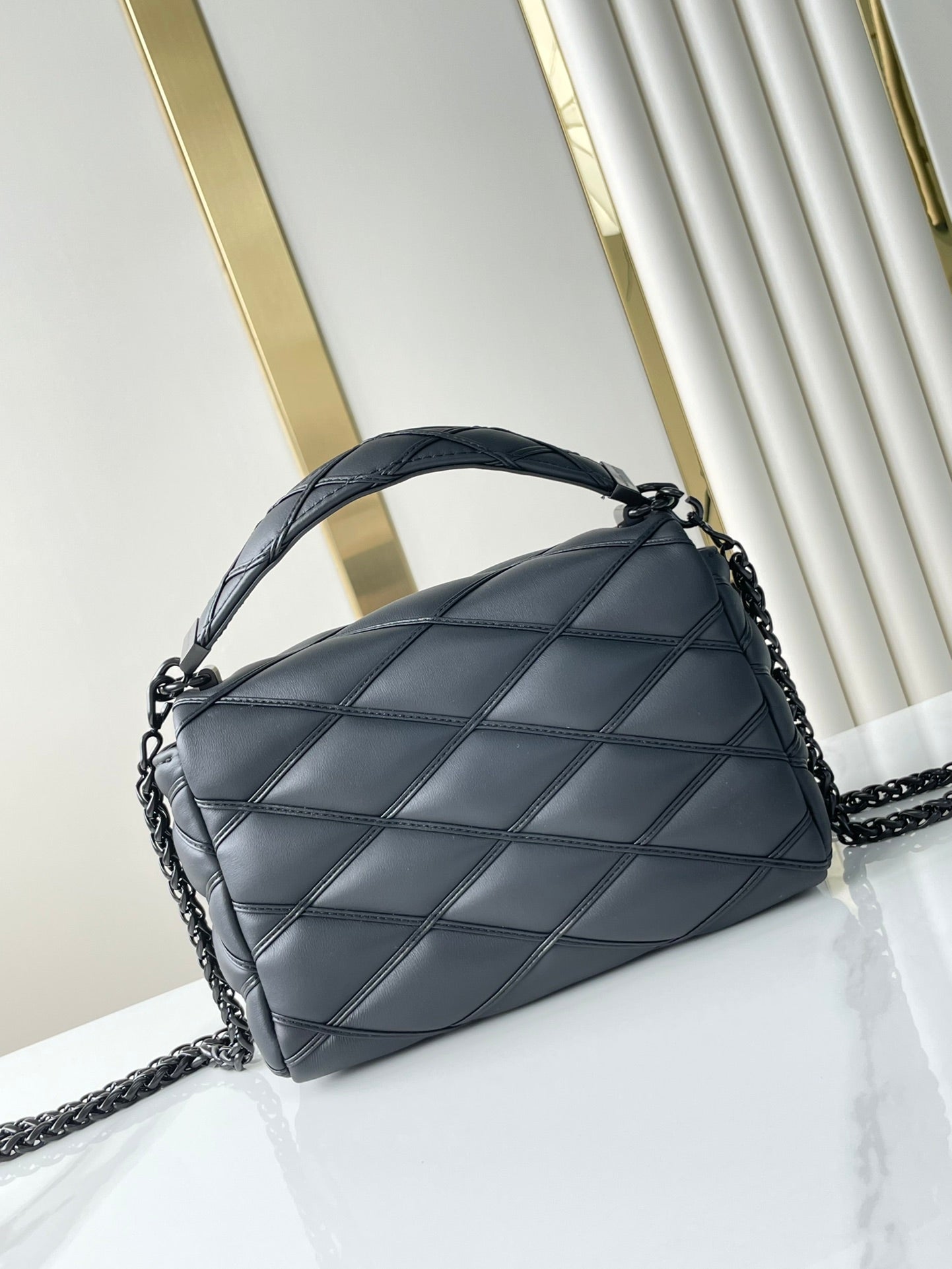 GO-14 MM 23 PO CUIR D'AGNEAU MATELASSÉ NOIR QUINCAILLERIE NOIRE