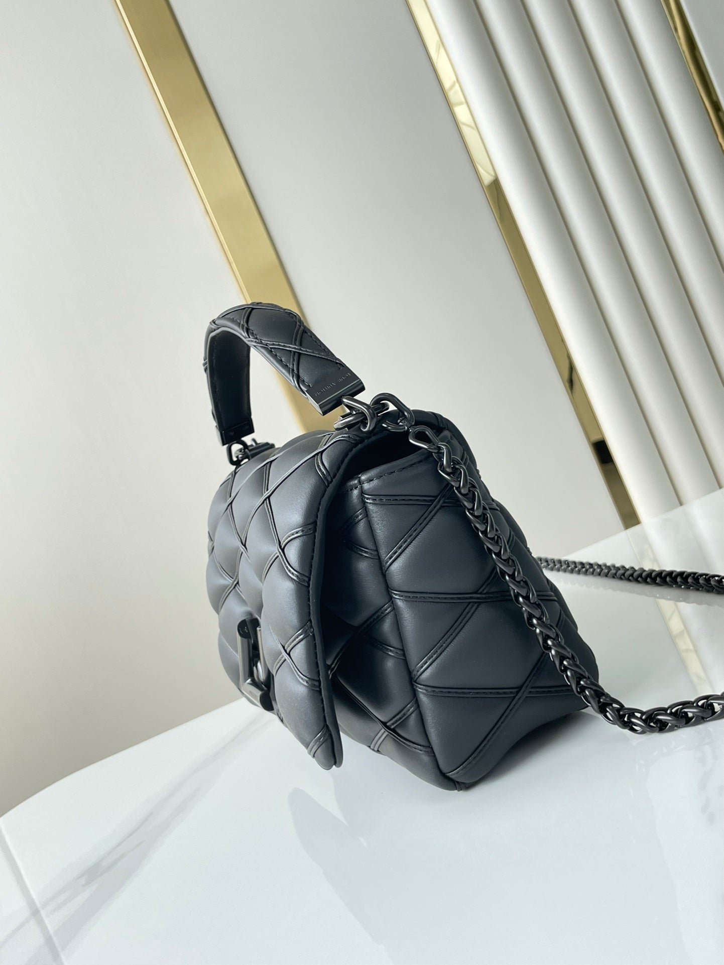 GO-14 MM 23 PO CUIR D'AGNEAU MATELASSÉ NOIR QUINCAILLERIE NOIRE