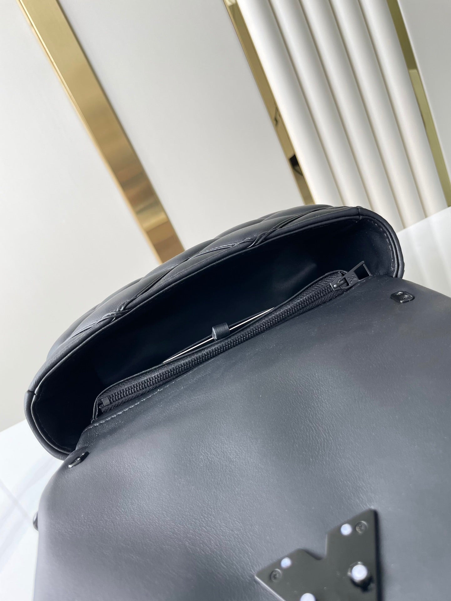 GO-14 MM 23 PO CUIR D'AGNEAU MATELASSÉ NOIR QUINCAILLERIE NOIRE