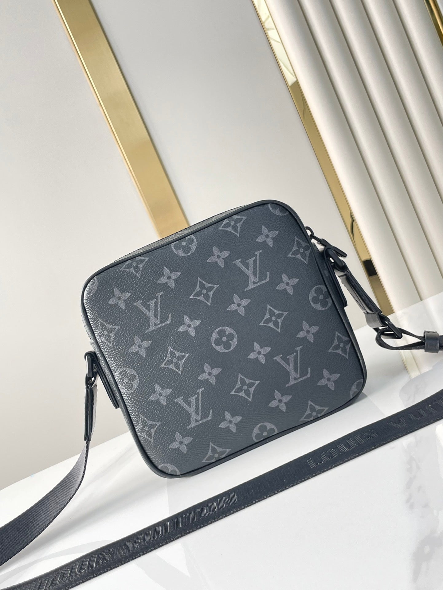 Sac messager GETAWAY 18 po en toile ECLIPSE avec monogramme en métal