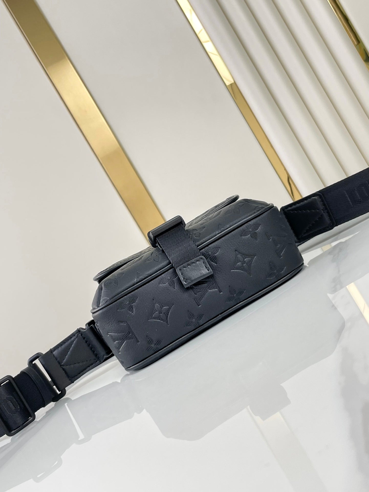 SAC MESSAGER GETAWAY 18 EN CUIR DE VEAU GAUFRÉ NOIR