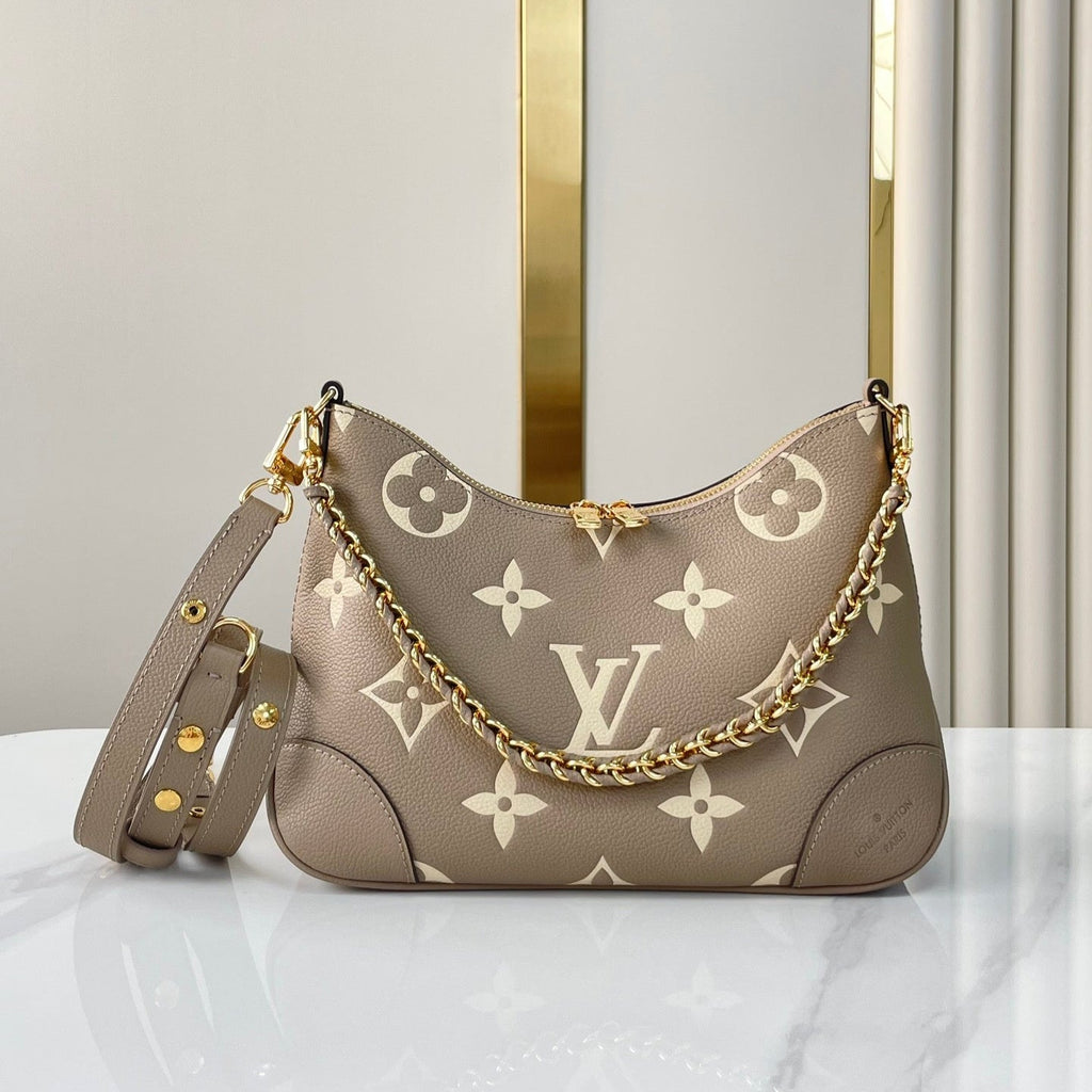 BOULOGNE 29 EN CUIR EMPREINTE MONOGRAMME GRIS TOURTERELLE ET CRÈME, QUINCAILLERIE DORÉ