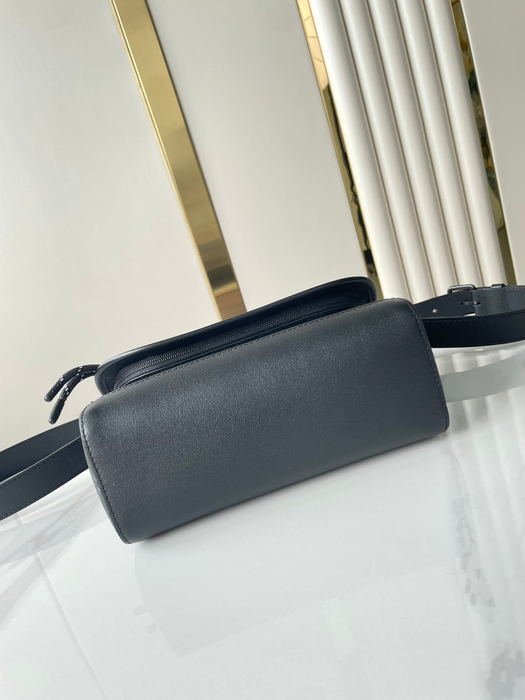 Sac messager Pulse 26 po en toile enduite Eclipse avec monogramme Gun Metal