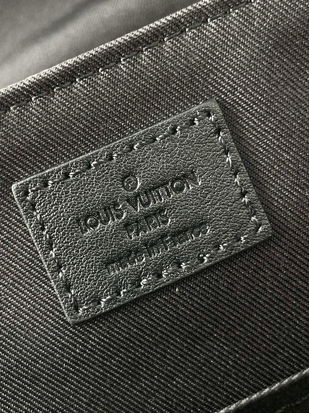 MESSENGER VOYAGER PM 33 EN TOILE ECLIPSE MONOGRAMME GUN METAL
