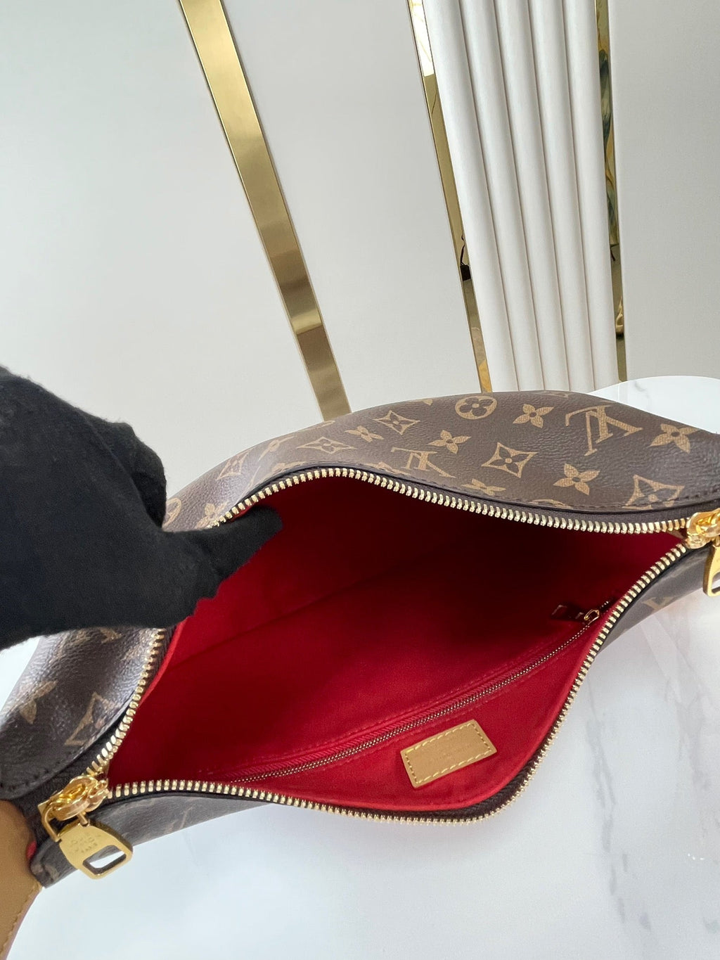 SLOUCHY PM 33 EN TOILE MONOGRAMME MARRON